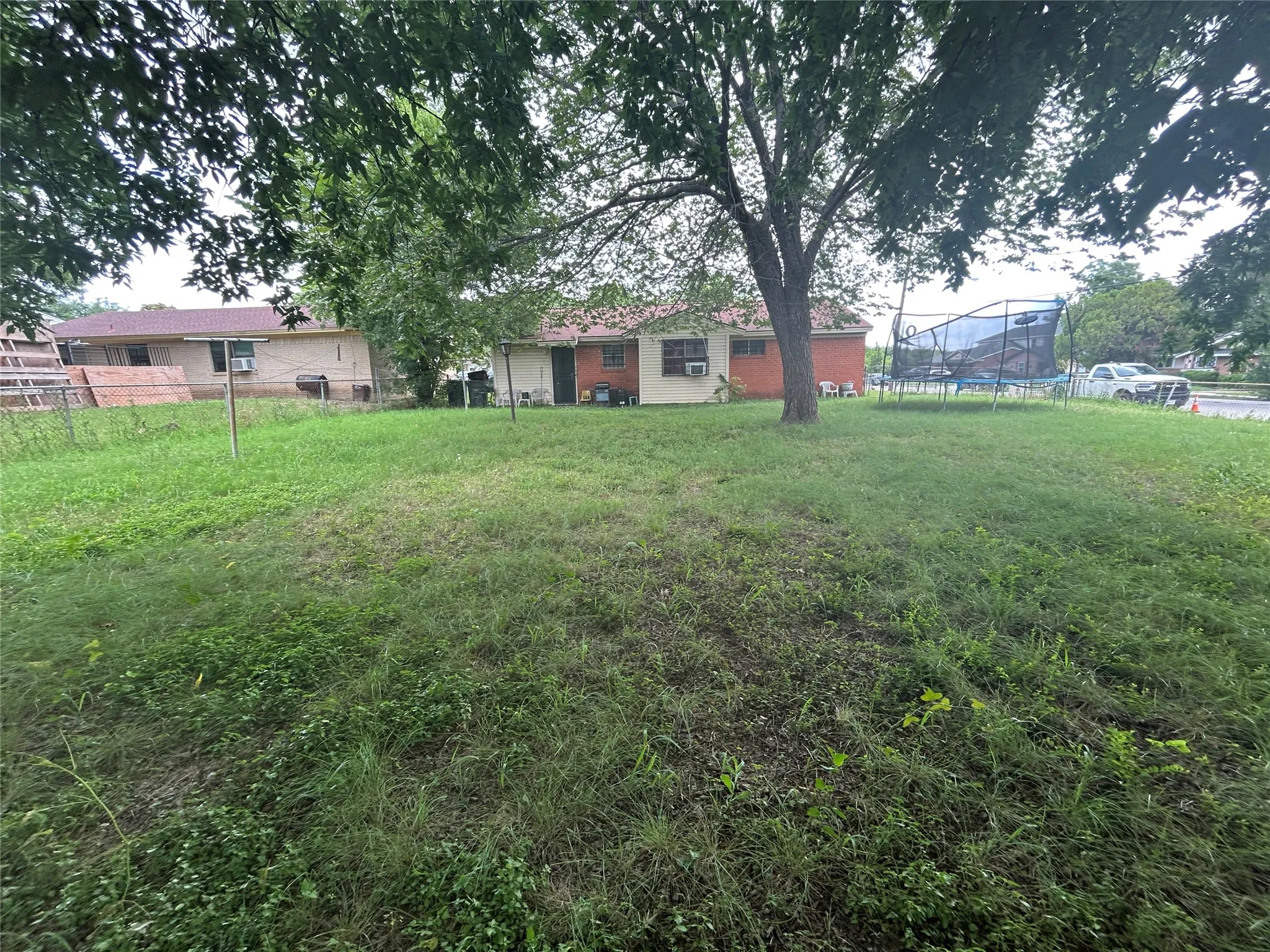 Single Family Residence For Sale in Dallas County , 6759 La Grange Drive, Dallas, Texas 75241, 3 Bedroom, 1 Bathroom, 1 Garage spaces, 948 Sqft, built in 1963, Price $124,900, mls#21304851, Real Estate Agent in Dallas, Homes For Sale in Dallas county, Homes For Sale in Dallas, Realtor in Dallas Texas, Real Estate Brokerage Independent Realty Texas, Luminita Cordes Realtor
