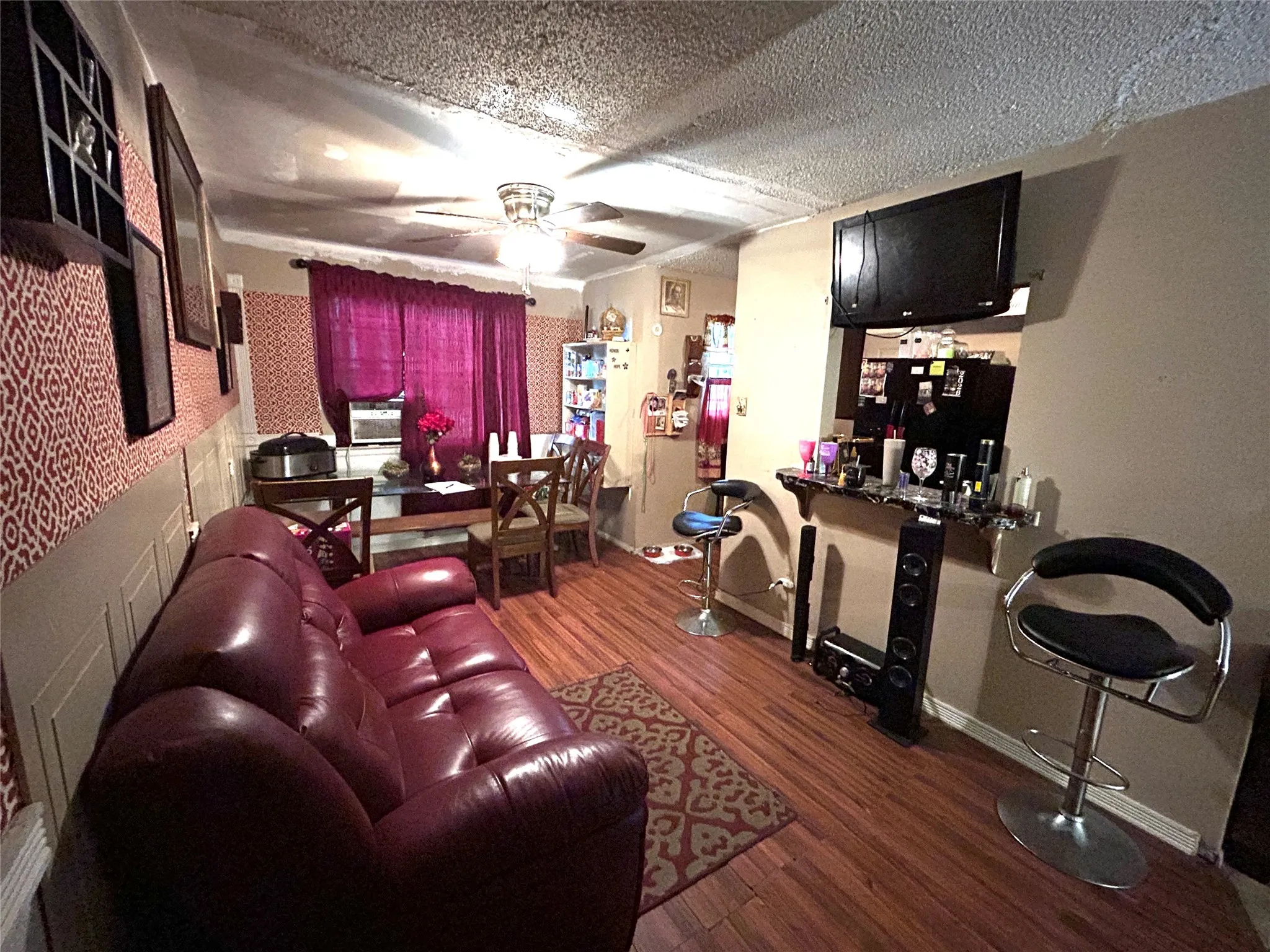 Single Family Residence For Sale in Dallas County , 6759 La Grange Drive, Dallas, Texas 75241, 3 Bedroom, 1 Bathroom, 1 Garage spaces, 948 Sqft, built in 1963, Price $124,900, mls#21304851, Real Estate Agent in Dallas, Homes For Sale in Dallas county, Homes For Sale in Dallas, Realtor in Dallas Texas, Real Estate Brokerage Independent Realty Texas, Luminita Cordes Realtor