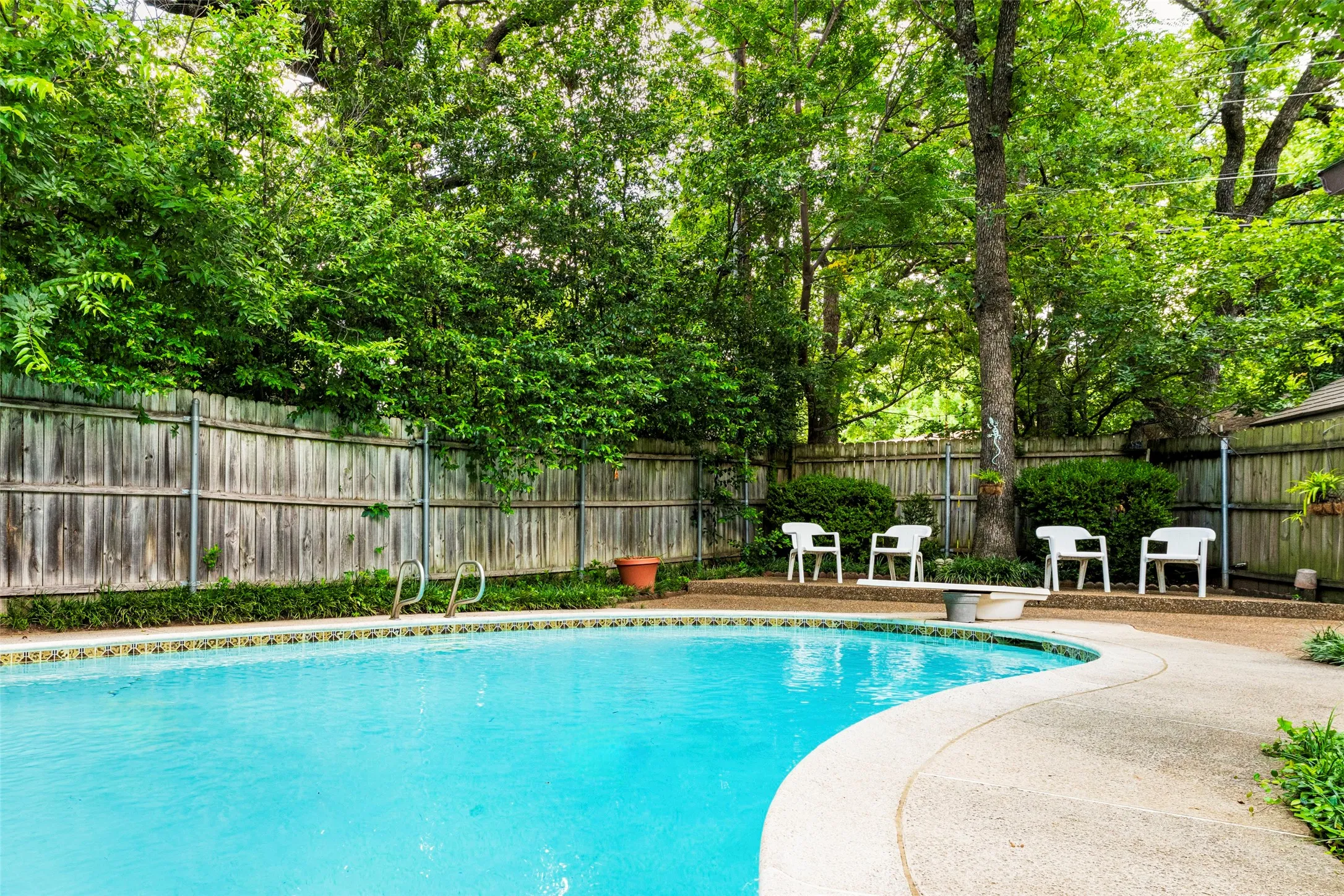 Single Family Residence For Sale in Tarrant County , 2930 Duff Drive, Arlington, Texas 76013, 4 Bedroom, 2 Bathroom, 2 Garage spaces, 2,006 Sqft, built in 1969, mls#21304737, Real Estate Agent in Arlington, Homes For Sale in Tarrant county, Homes For Sale in Arlington, Realtor in Arlington Texas, Real Estate Brokerage Independent Realty Texas, Luminita Cordes Realtor