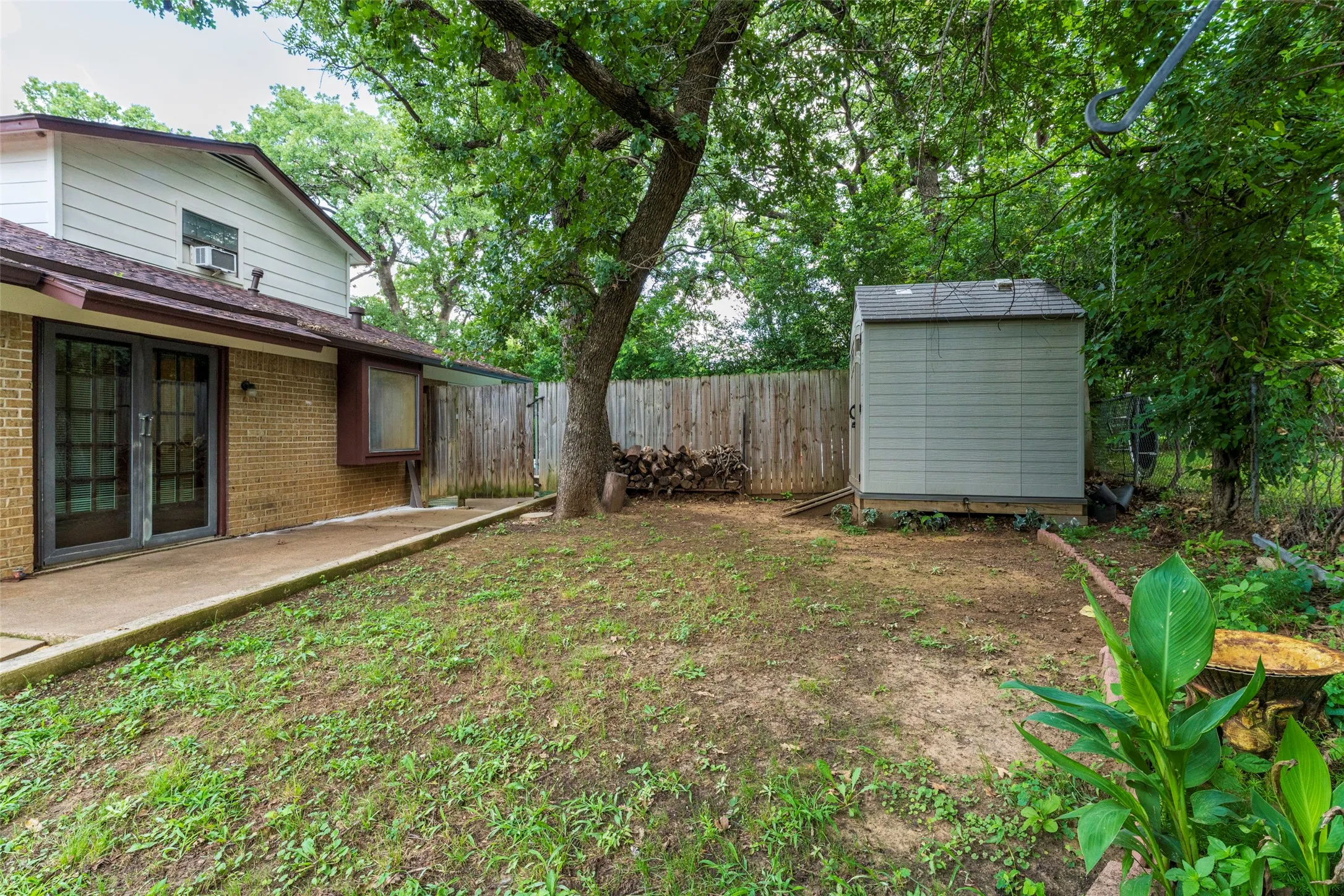 Single Family Residence For Sale in Tarrant County , 2930 Duff Drive, Arlington, Texas 76013, 4 Bedroom, 2 Bathroom, 2 Garage spaces, 2,006 Sqft, built in 1969, mls#21304737, Real Estate Agent in Arlington, Homes For Sale in Tarrant county, Homes For Sale in Arlington, Realtor in Arlington Texas, Real Estate Brokerage Independent Realty Texas, Luminita Cordes Realtor