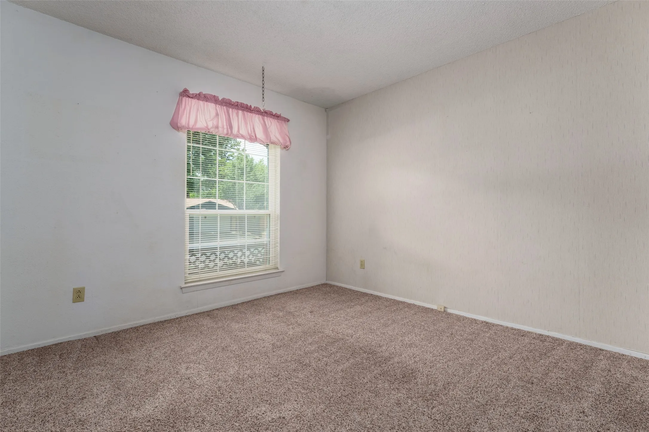 Single Family Residence For Sale in Tarrant County , 2930 Duff Drive, Arlington, Texas 76013, 4 Bedroom, 2 Bathroom, 2 Garage spaces, 2,006 Sqft, built in 1969, mls#21304737, Real Estate Agent in Arlington, Homes For Sale in Tarrant county, Homes For Sale in Arlington, Realtor in Arlington Texas, Real Estate Brokerage Independent Realty Texas, Luminita Cordes Realtor