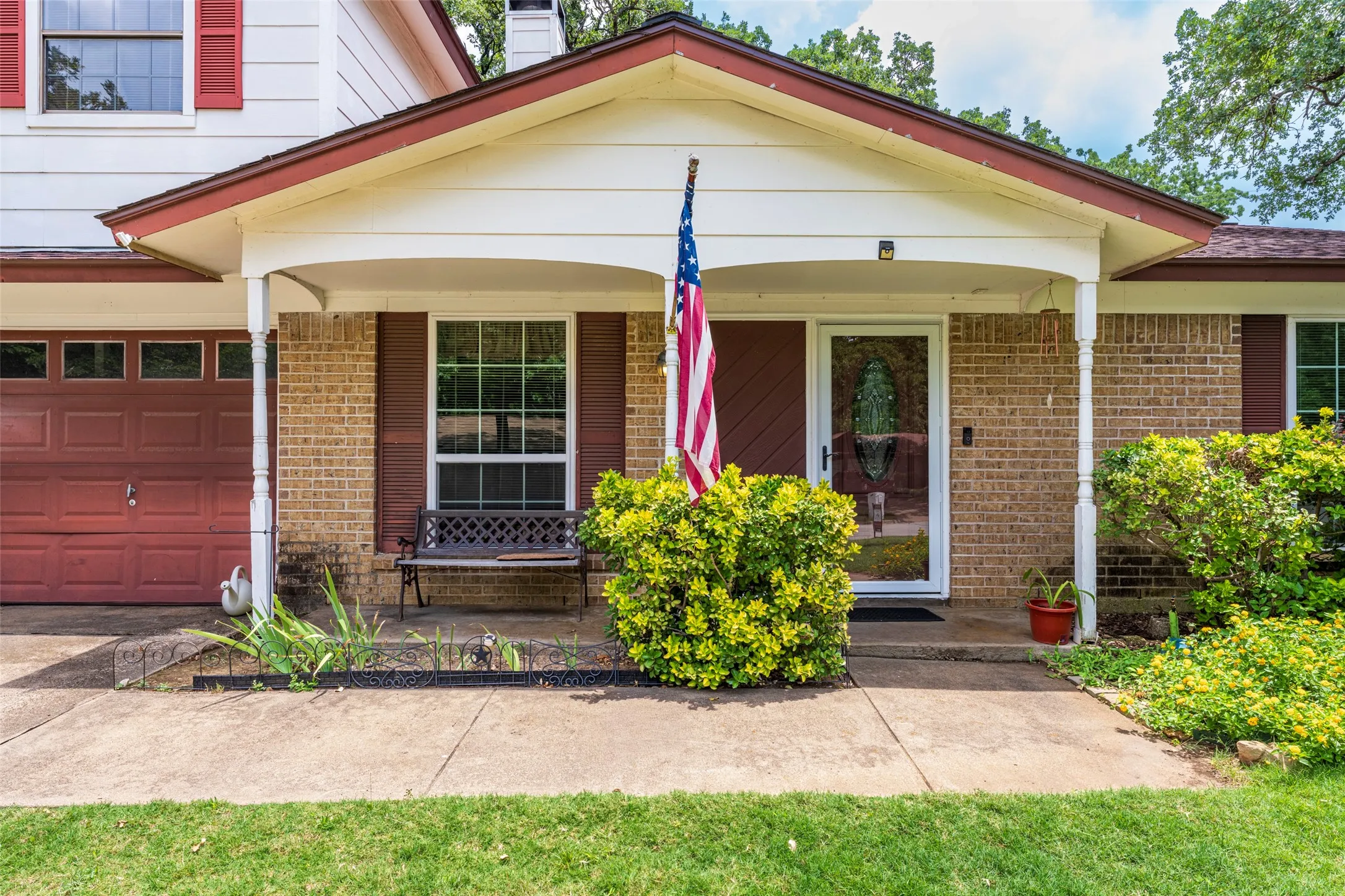 Single Family Residence For Sale in Tarrant County , 2930 Duff Drive, Arlington, Texas 76013, 4 Bedroom, 2 Bathroom, 2 Garage spaces, 2,006 Sqft, built in 1969, mls#21304737, Real Estate Agent in Arlington, Homes For Sale in Tarrant county, Homes For Sale in Arlington, Realtor in Arlington Texas, Real Estate Brokerage Independent Realty Texas, Luminita Cordes Realtor
