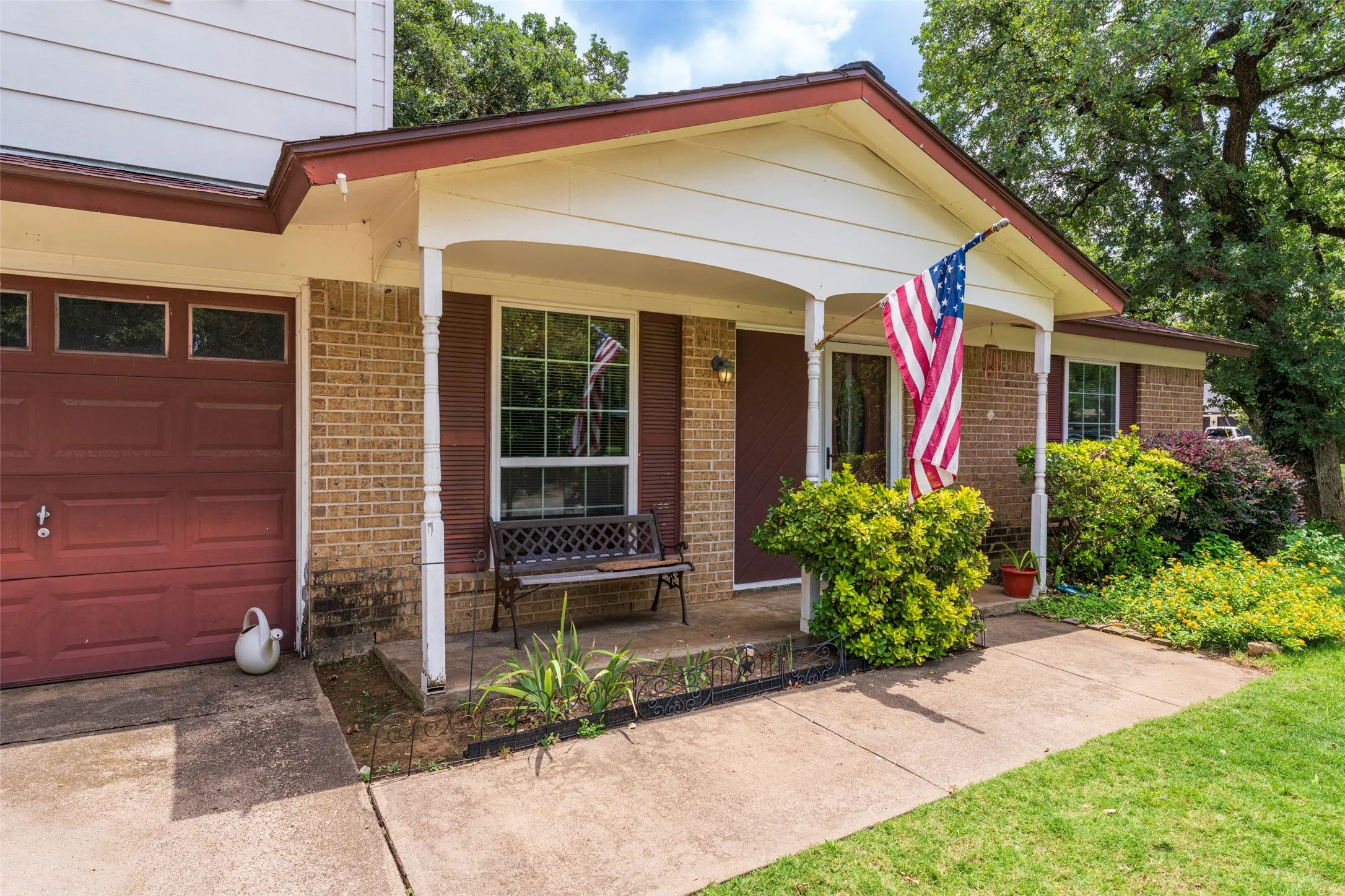 Single Family Residence For Sale in Tarrant County , 2930 Duff Drive, Arlington, Texas 76013, 4 Bedroom, 2 Bathroom, 2 Garage spaces, 2,006 Sqft, built in 1969, mls#21304737, Real Estate Agent in Arlington, Homes For Sale in Tarrant county, Homes For Sale in Arlington, Realtor in Arlington Texas, Real Estate Brokerage Independent Realty Texas, Luminita Cordes Realtor