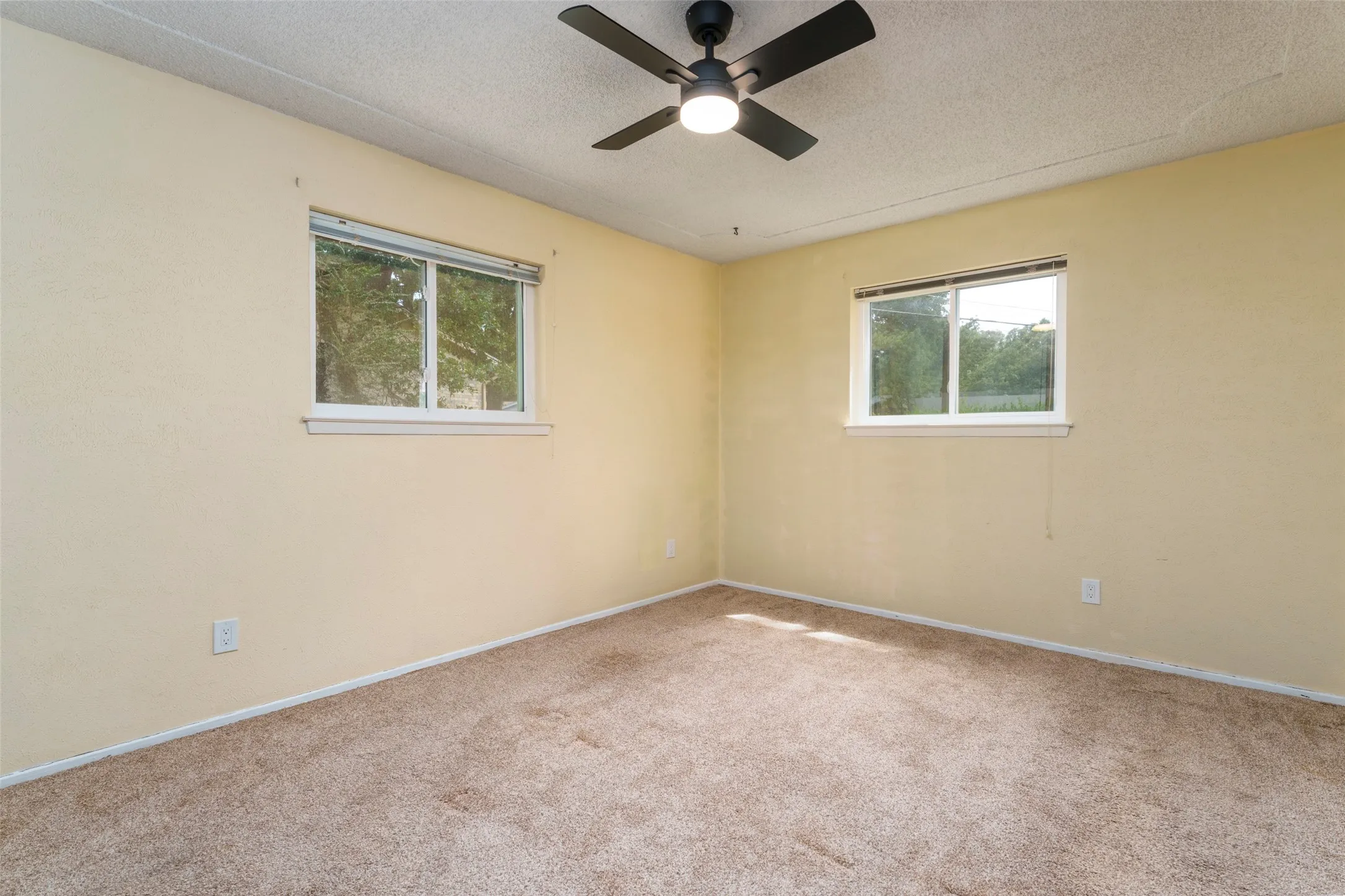 Single Family Residence For Sale in Tarrant County , 2930 Duff Drive, Arlington, Texas 76013, 4 Bedroom, 2 Bathroom, 2 Garage spaces, 2,006 Sqft, built in 1969, mls#21304737, Real Estate Agent in Arlington, Homes For Sale in Tarrant county, Homes For Sale in Arlington, Realtor in Arlington Texas, Real Estate Brokerage Independent Realty Texas, Luminita Cordes Realtor