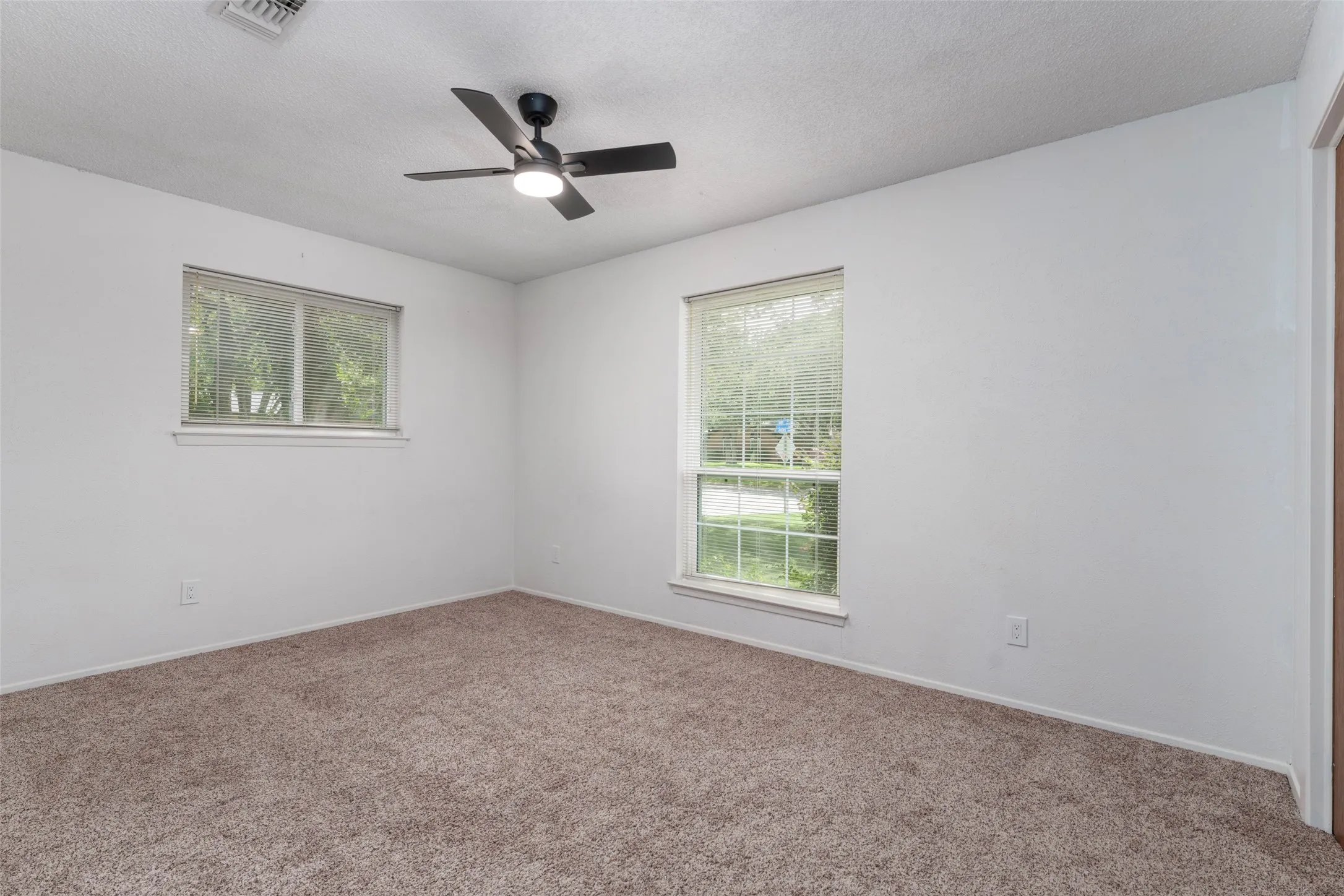 Single Family Residence For Sale in Tarrant County , 2930 Duff Drive, Arlington, Texas 76013, 4 Bedroom, 2 Bathroom, 2 Garage spaces, 2,006 Sqft, built in 1969, mls#21304737, Real Estate Agent in Arlington, Homes For Sale in Tarrant county, Homes For Sale in Arlington, Realtor in Arlington Texas, Real Estate Brokerage Independent Realty Texas, Luminita Cordes Realtor