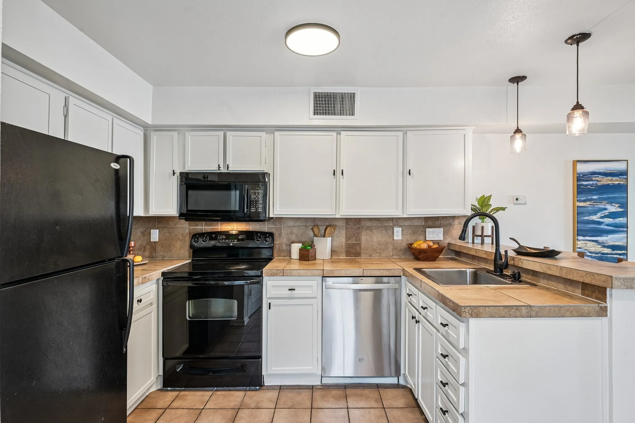 Condominium For Sale in Rockwall County , 300 Rush Creek Drive 5, Heath, Texas 75032, 3 Bedroom, 3 Bathroom, Garage spaces, 1,452 Sqft, built in 1972, mls#21303863, Real Estate Agent in Heath, Homes For Sale in Rockwall county, Homes For Sale in Heath, Realtor in Heath Texas, Real Estate Brokerage Independent Realty Texas, Luminita Cordes Realtor