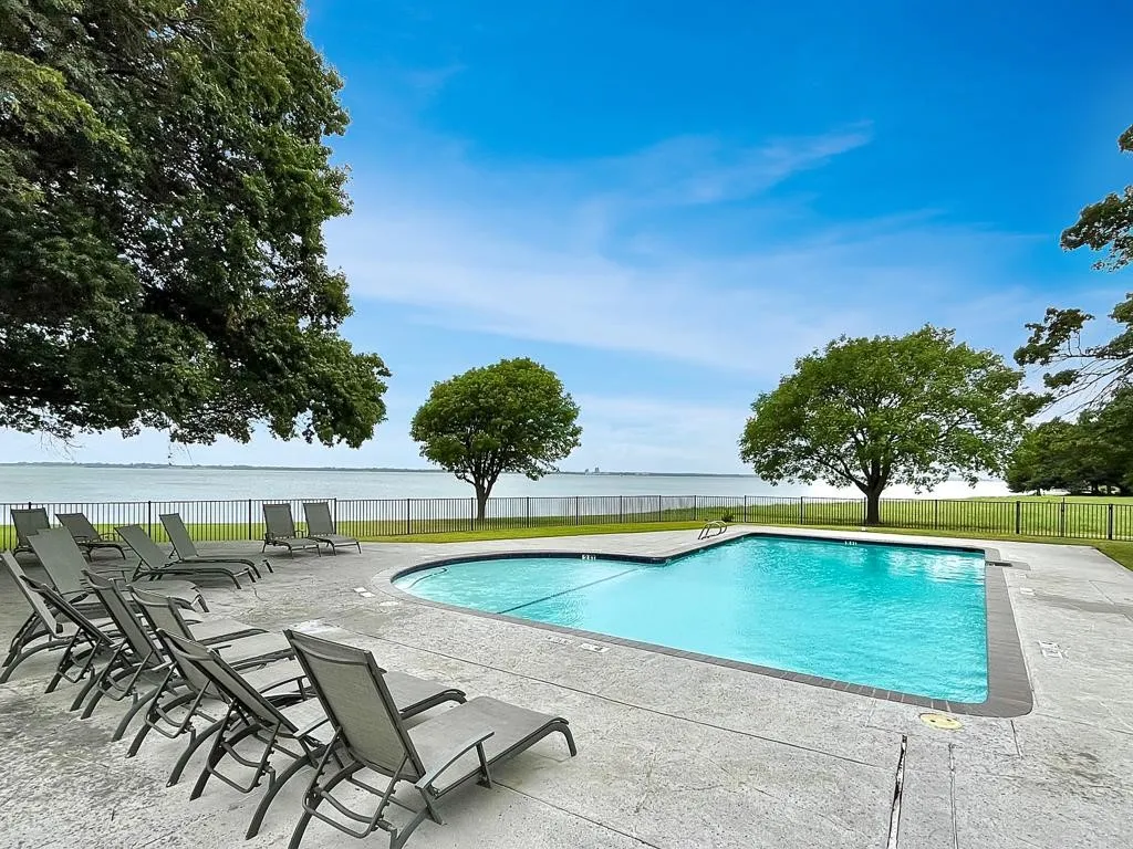 Condominium For Sale in Rockwall County , 300 Rush Creek Drive 5, Heath, Texas 75032, 3 Bedroom, 3 Bathroom, Garage spaces, 1,452 Sqft, built in 1972, mls#21303863, Real Estate Agent in Heath, Homes For Sale in Rockwall county, Homes For Sale in Heath, Realtor in Heath Texas, Real Estate Brokerage Independent Realty Texas, Luminita Cordes Realtor