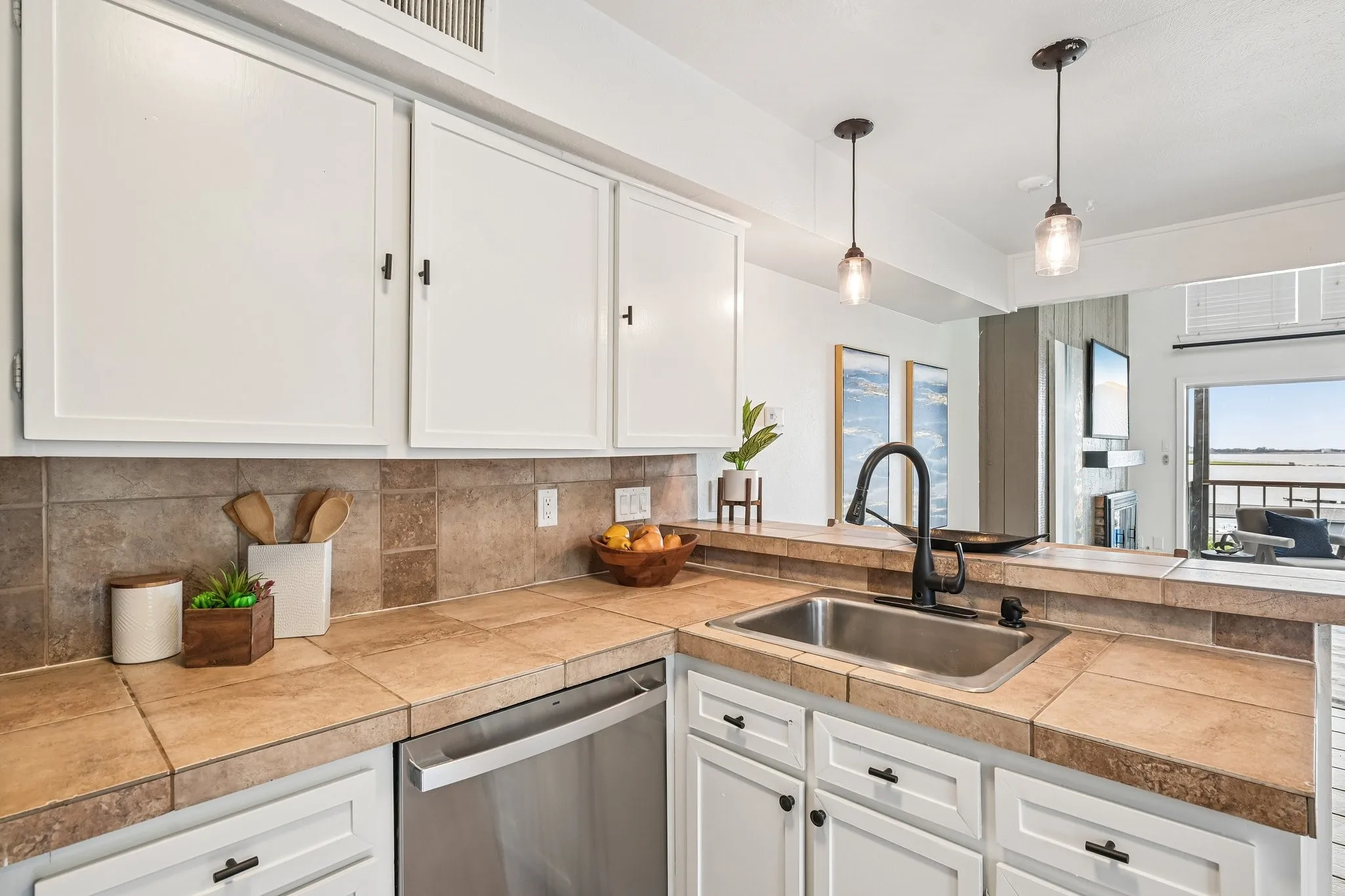 Condominium For Sale in Rockwall County , 300 Rush Creek Drive 5, Heath, Texas 75032, 3 Bedroom, 3 Bathroom, Garage spaces, 1,452 Sqft, built in 1972, mls#21303863, Real Estate Agent in Heath, Homes For Sale in Rockwall county, Homes For Sale in Heath, Realtor in Heath Texas, Real Estate Brokerage Independent Realty Texas, Luminita Cordes Realtor
