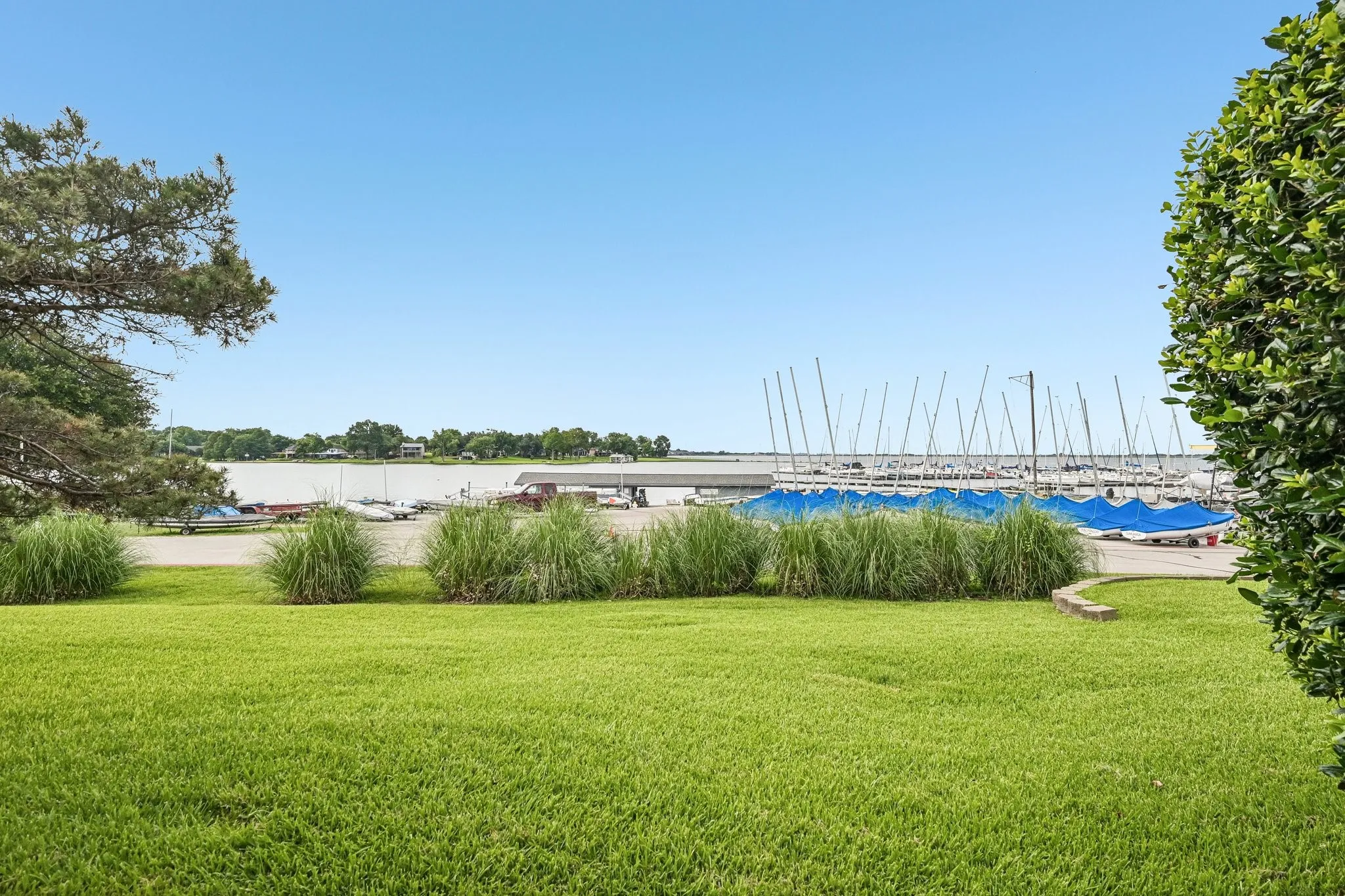 Condominium For Sale in Rockwall County , 300 Rush Creek Drive 5, Heath, Texas 75032, 3 Bedroom, 3 Bathroom, Garage spaces, 1,452 Sqft, built in 1972, mls#21303863, Real Estate Agent in Heath, Homes For Sale in Rockwall county, Homes For Sale in Heath, Realtor in Heath Texas, Real Estate Brokerage Independent Realty Texas, Luminita Cordes Realtor