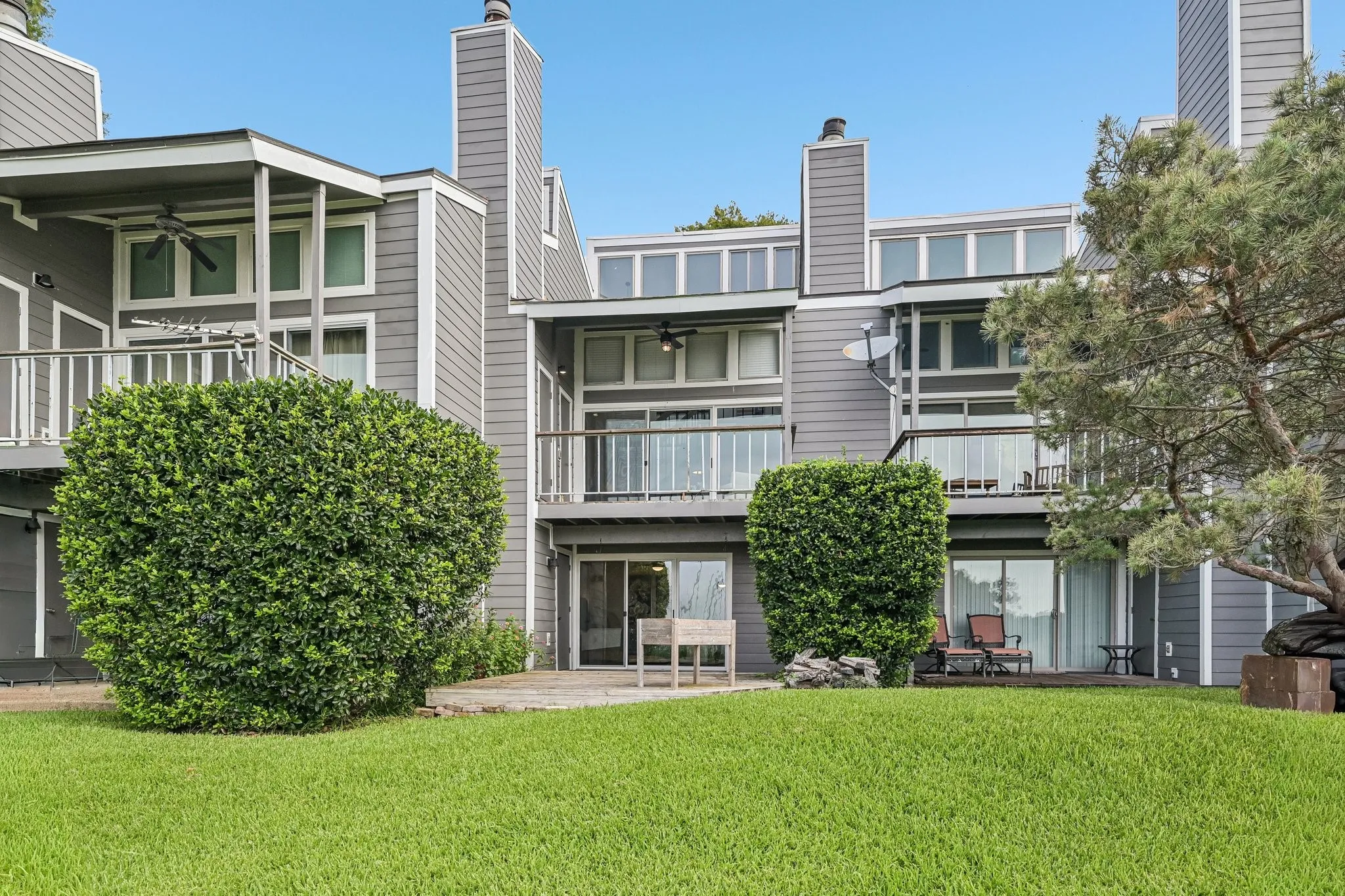 Condominium For Sale in Rockwall County , 300 Rush Creek Drive 5, Heath, Texas 75032, 3 Bedroom, 3 Bathroom, Garage spaces, 1,452 Sqft, built in 1972, mls#21303863, Real Estate Agent in Heath, Homes For Sale in Rockwall county, Homes For Sale in Heath, Realtor in Heath Texas, Real Estate Brokerage Independent Realty Texas, Luminita Cordes Realtor
