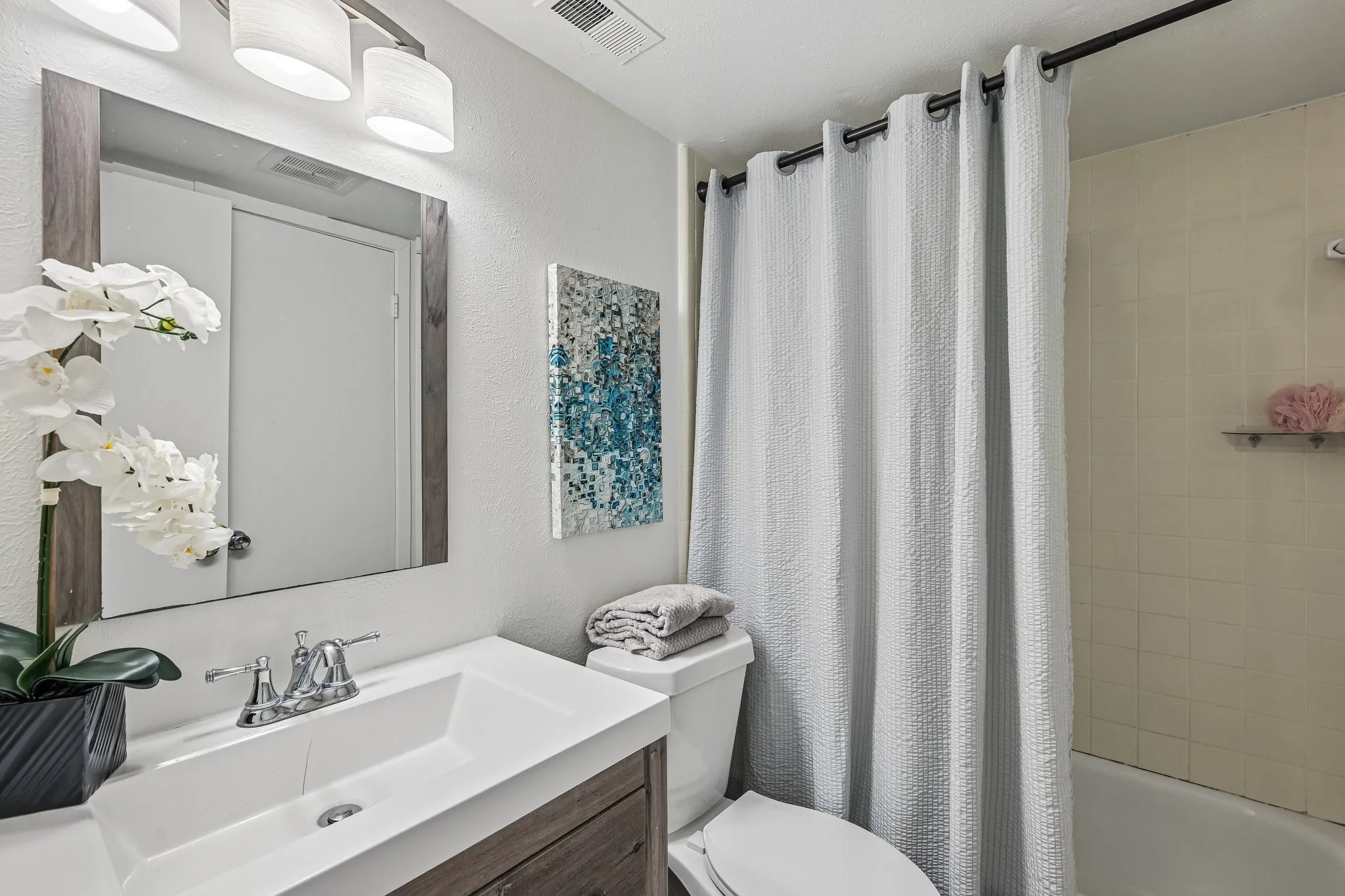 Condominium For Sale in Rockwall County , 300 Rush Creek Drive 5, Heath, Texas 75032, 3 Bedroom, 3 Bathroom, Garage spaces, 1,452 Sqft, built in 1972, mls#21303863, Real Estate Agent in Heath, Homes For Sale in Rockwall county, Homes For Sale in Heath, Realtor in Heath Texas, Real Estate Brokerage Independent Realty Texas, Luminita Cordes Realtor