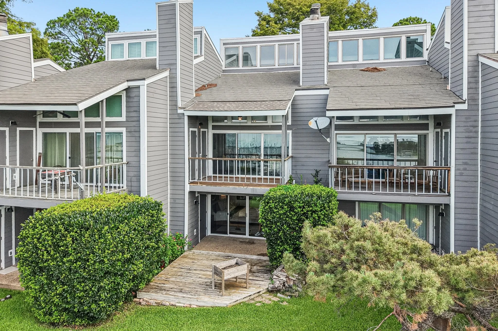Condominium For Sale in Rockwall County , 300 Rush Creek Drive 5, Heath, Texas 75032, 3 Bedroom, 3 Bathroom, Garage spaces, 1,452 Sqft, built in 1972, mls#21303863, Real Estate Agent in Heath, Homes For Sale in Rockwall county, Homes For Sale in Heath, Realtor in Heath Texas, Real Estate Brokerage Independent Realty Texas, Luminita Cordes Realtor