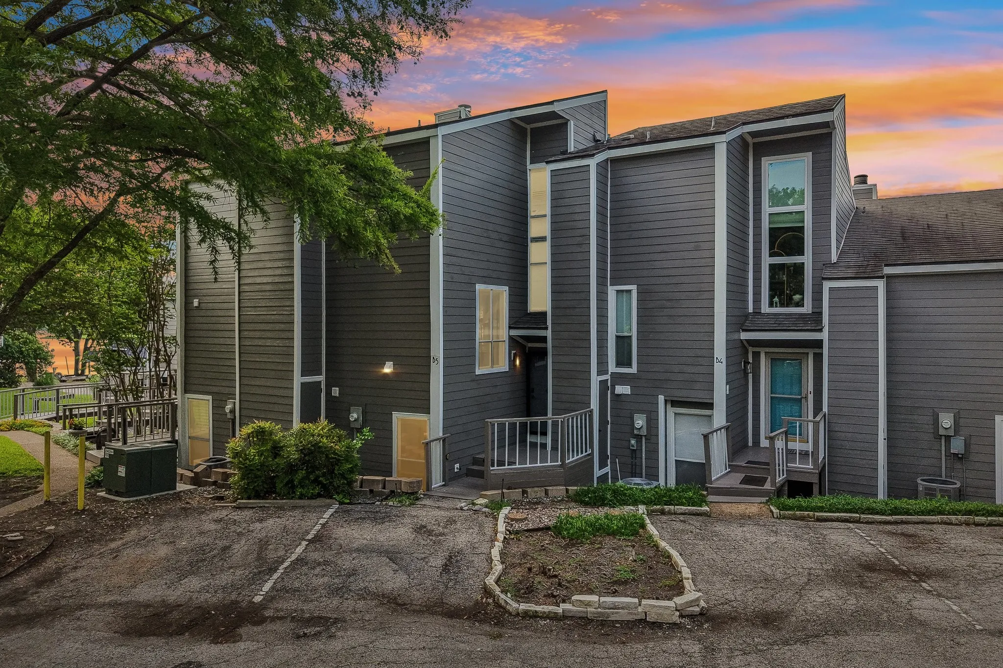 Condominium For Sale in Rockwall County , 300 Rush Creek Drive 5, Heath, Texas 75032, 3 Bedroom, 3 Bathroom, Garage spaces, 1,452 Sqft, built in 1972, mls#21303863, Real Estate Agent in Heath, Homes For Sale in Rockwall county, Homes For Sale in Heath, Realtor in Heath Texas, Real Estate Brokerage Independent Realty Texas, Luminita Cordes Realtor