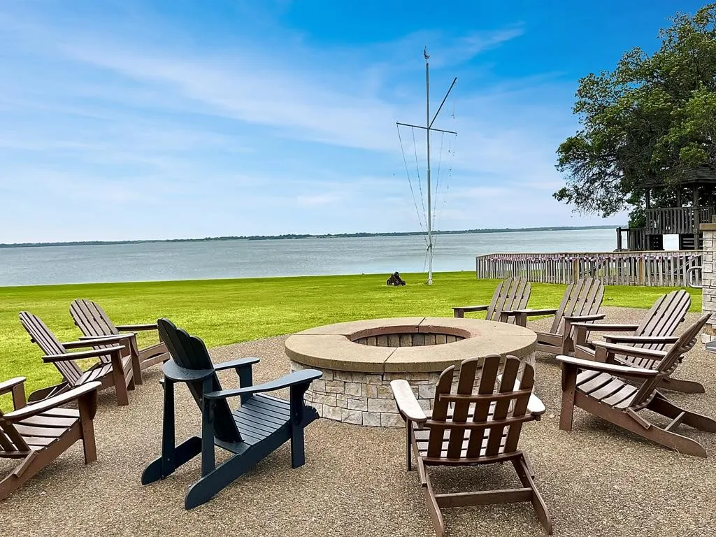 Condominium For Sale in Rockwall County , 300 Rush Creek Drive 5, Heath, Texas 75032, 3 Bedroom, 3 Bathroom, Garage spaces, 1,452 Sqft, built in 1972, mls#21303863, Real Estate Agent in Heath, Homes For Sale in Rockwall county, Homes For Sale in Heath, Realtor in Heath Texas, Real Estate Brokerage Independent Realty Texas, Luminita Cordes Realtor