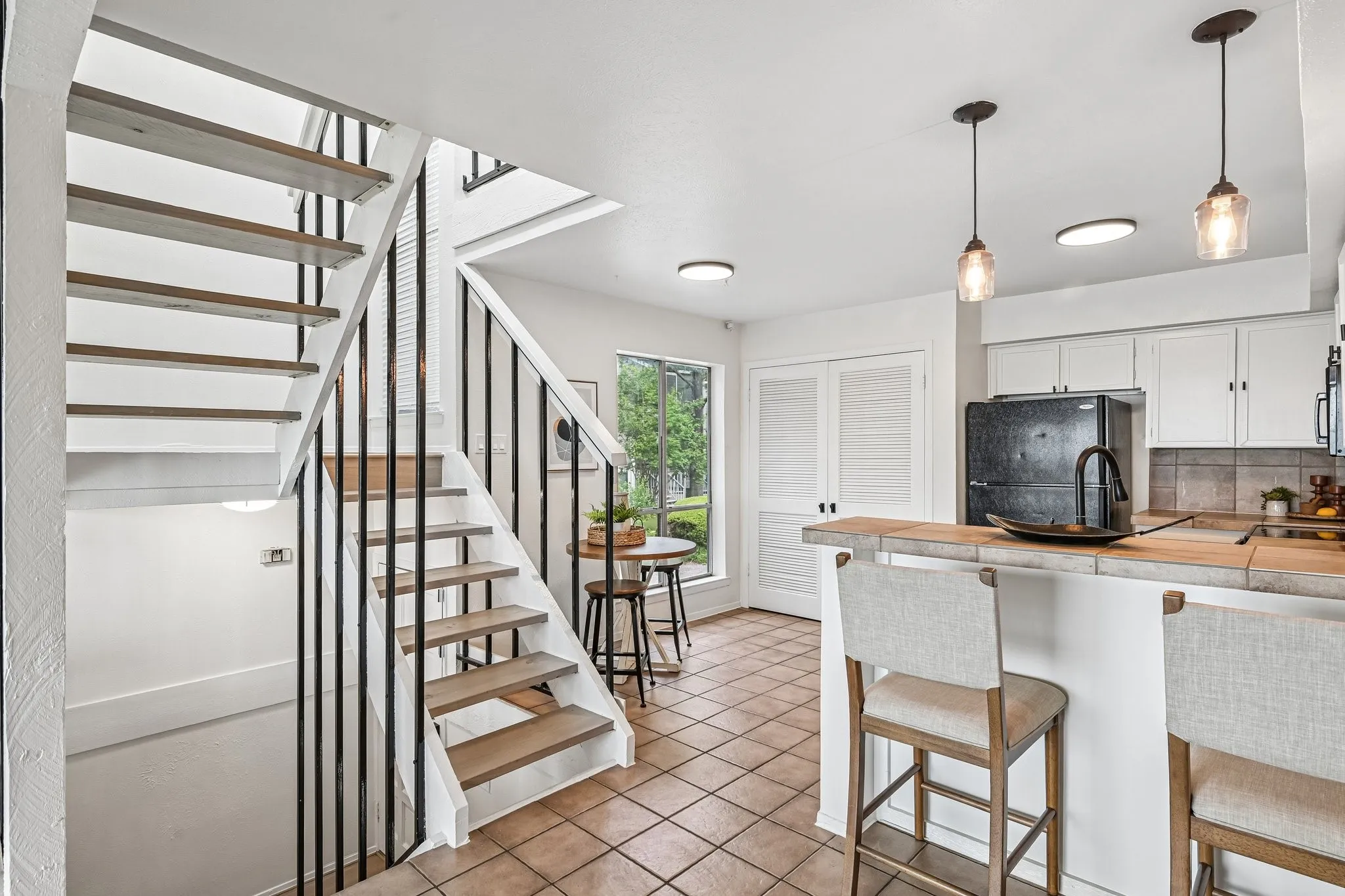 Condominium For Sale in Rockwall County , 300 Rush Creek Drive 5, Heath, Texas 75032, 3 Bedroom, 3 Bathroom, Garage spaces, 1,452 Sqft, built in 1972, mls#21303863, Real Estate Agent in Heath, Homes For Sale in Rockwall county, Homes For Sale in Heath, Realtor in Heath Texas, Real Estate Brokerage Independent Realty Texas, Luminita Cordes Realtor