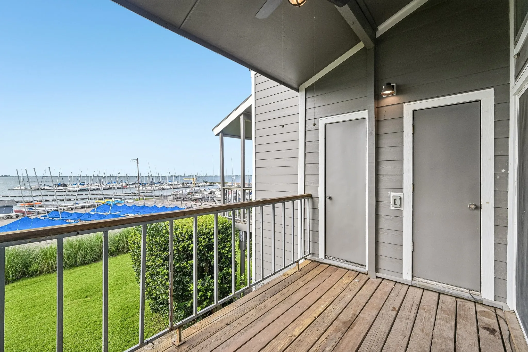 Condominium For Sale in Rockwall County , 300 Rush Creek Drive 5, Heath, Texas 75032, 3 Bedroom, 3 Bathroom, Garage spaces, 1,452 Sqft, built in 1972, mls#21303863, Real Estate Agent in Heath, Homes For Sale in Rockwall county, Homes For Sale in Heath, Realtor in Heath Texas, Real Estate Brokerage Independent Realty Texas, Luminita Cordes Realtor