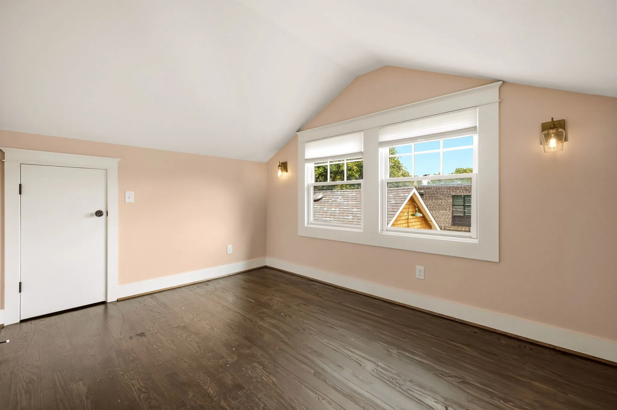 Single Family Residence For Sale in Dallas County , 209 S Windomere Avenue, Dallas, Texas 75208, 4 Bedroom, 3 Bathroom, Garage spaces, 2,821 Sqft, built in 1920, mls#21304680, Real Estate Agent in Dallas, Homes For Sale in Dallas county, Homes For Sale in Dallas, Realtor in Dallas Texas, Real Estate Brokerage Independent Realty Texas, Luminita Cordes Realtor