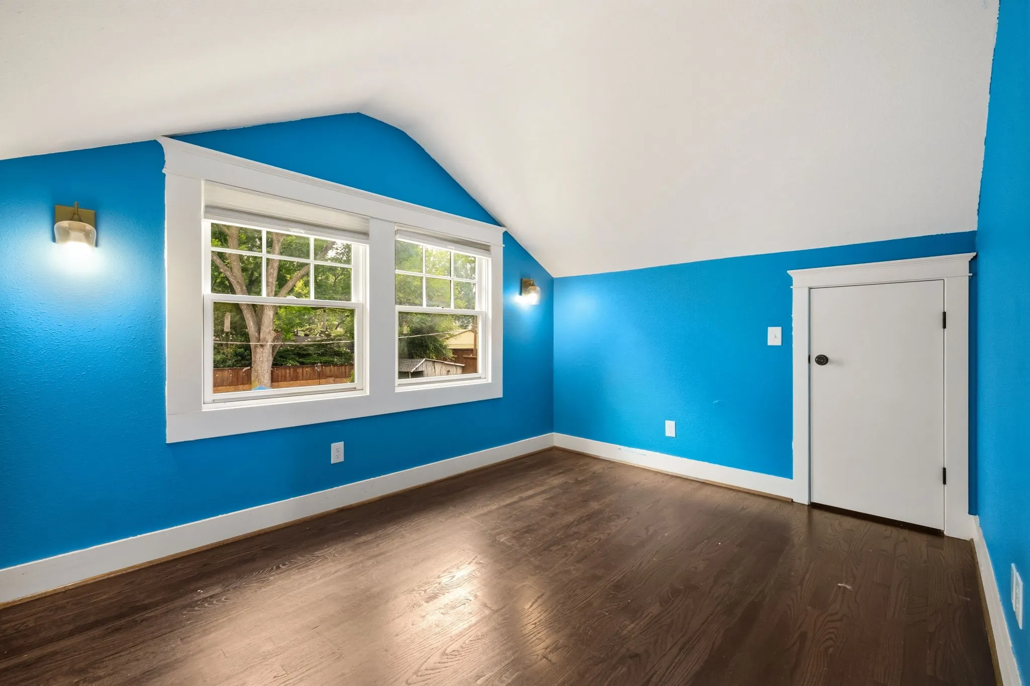 Single Family Residence For Sale in Dallas County , 209 S Windomere Avenue, Dallas, Texas 75208, 4 Bedroom, 3 Bathroom, Garage spaces, 2,821 Sqft, built in 1920, mls#21304680, Real Estate Agent in Dallas, Homes For Sale in Dallas county, Homes For Sale in Dallas, Realtor in Dallas Texas, Real Estate Brokerage Independent Realty Texas, Luminita Cordes Realtor