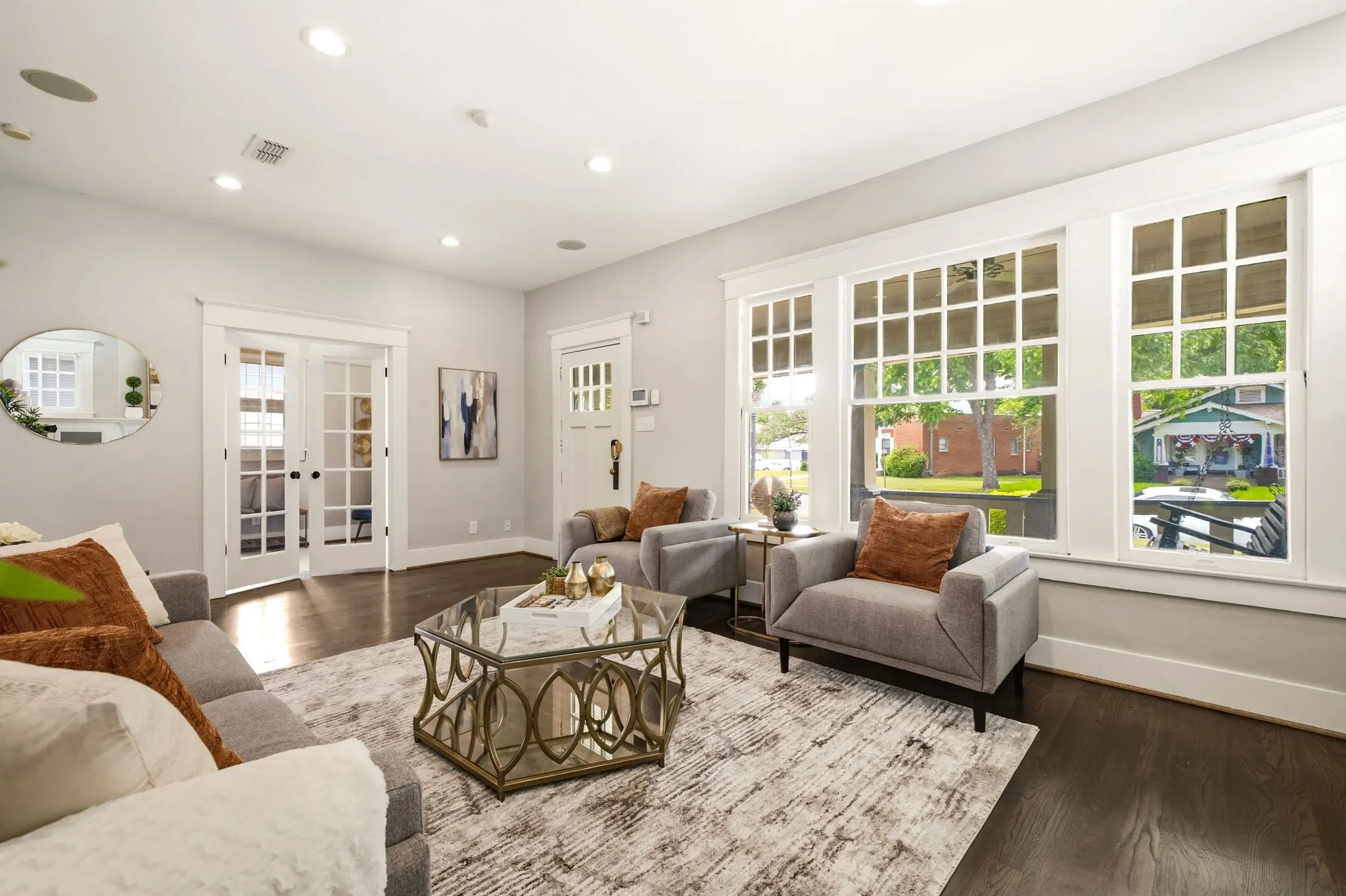 Single Family Residence For Sale in Dallas County , 209 S Windomere Avenue, Dallas, Texas 75208, 4 Bedroom, 3 Bathroom, Garage spaces, 2,821 Sqft, built in 1920, mls#21304680, Real Estate Agent in Dallas, Homes For Sale in Dallas county, Homes For Sale in Dallas, Realtor in Dallas Texas, Real Estate Brokerage Independent Realty Texas, Luminita Cordes Realtor