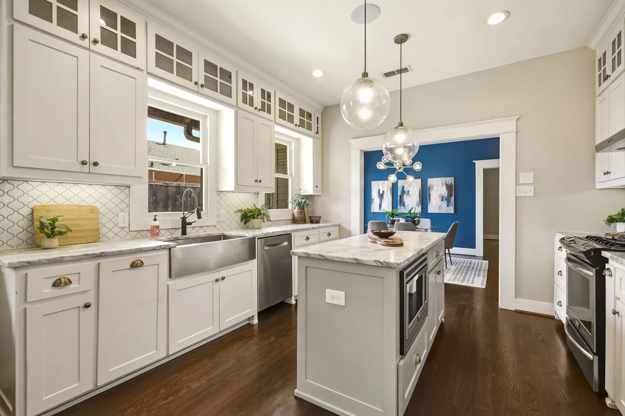 Single Family Residence For Sale in Dallas County , 209 S Windomere Avenue, Dallas, Texas 75208, 4 Bedroom, 3 Bathroom, Garage spaces, 2,821 Sqft, built in 1920, mls#21304680, Real Estate Agent in Dallas, Homes For Sale in Dallas county, Homes For Sale in Dallas, Realtor in Dallas Texas, Real Estate Brokerage Independent Realty Texas, Luminita Cordes Realtor