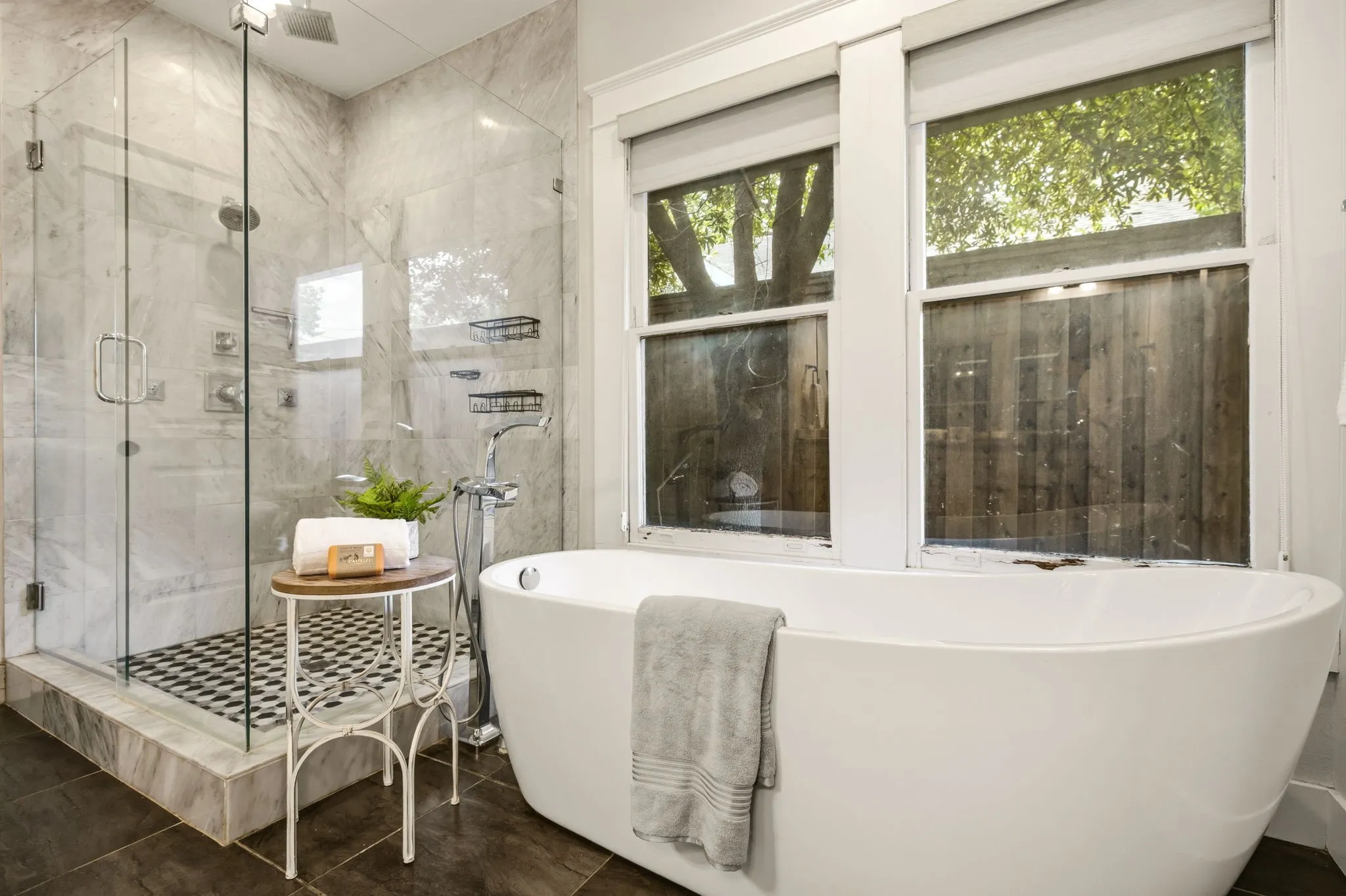 Single Family Residence For Sale in Dallas County , 209 S Windomere Avenue, Dallas, Texas 75208, 4 Bedroom, 3 Bathroom, Garage spaces, 2,821 Sqft, built in 1920, mls#21304680, Real Estate Agent in Dallas, Homes For Sale in Dallas county, Homes For Sale in Dallas, Realtor in Dallas Texas, Real Estate Brokerage Independent Realty Texas, Luminita Cordes Realtor