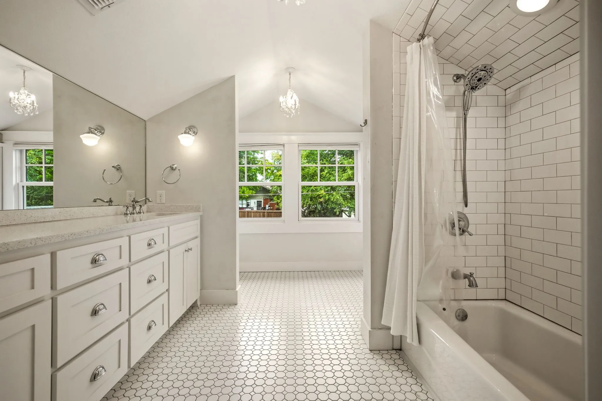 Single Family Residence For Sale in Dallas County , 209 S Windomere Avenue, Dallas, Texas 75208, 4 Bedroom, 3 Bathroom, Garage spaces, 2,821 Sqft, built in 1920, mls#21304680, Real Estate Agent in Dallas, Homes For Sale in Dallas county, Homes For Sale in Dallas, Realtor in Dallas Texas, Real Estate Brokerage Independent Realty Texas, Luminita Cordes Realtor