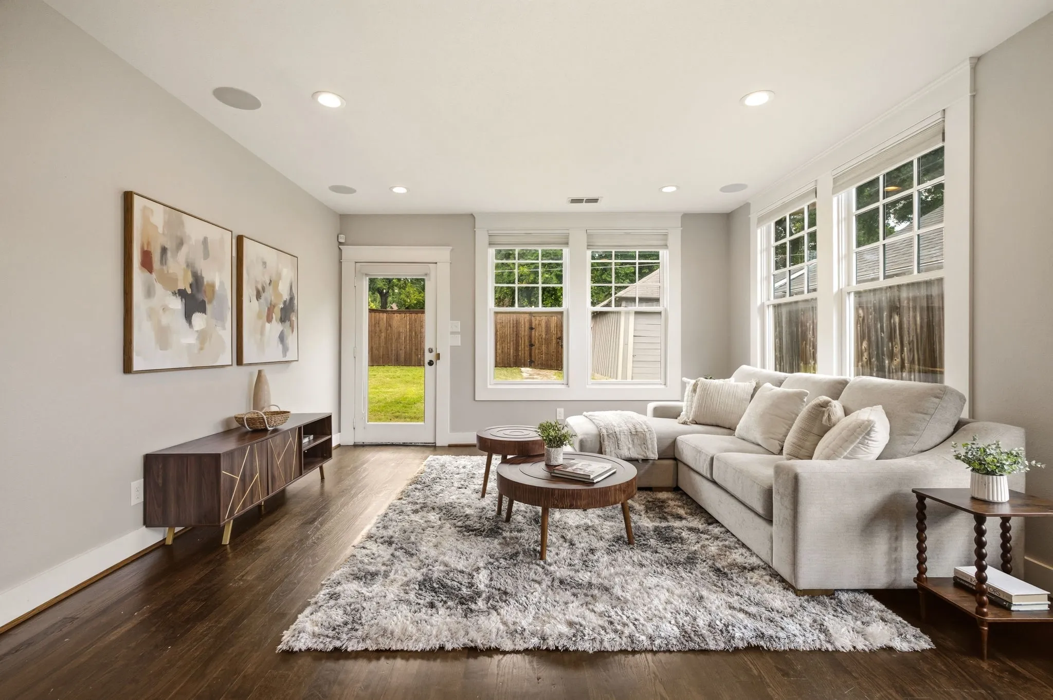 Single Family Residence For Sale in Dallas County , 209 S Windomere Avenue, Dallas, Texas 75208, 4 Bedroom, 3 Bathroom, Garage spaces, 2,821 Sqft, built in 1920, mls#21304680, Real Estate Agent in Dallas, Homes For Sale in Dallas county, Homes For Sale in Dallas, Realtor in Dallas Texas, Real Estate Brokerage Independent Realty Texas, Luminita Cordes Realtor