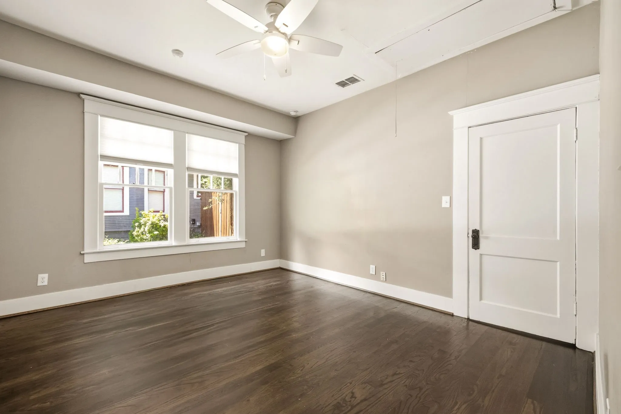 Single Family Residence For Sale in Dallas County , 209 S Windomere Avenue, Dallas, Texas 75208, 4 Bedroom, 3 Bathroom, Garage spaces, 2,821 Sqft, built in 1920, mls#21304680, Real Estate Agent in Dallas, Homes For Sale in Dallas county, Homes For Sale in Dallas, Realtor in Dallas Texas, Real Estate Brokerage Independent Realty Texas, Luminita Cordes Realtor
