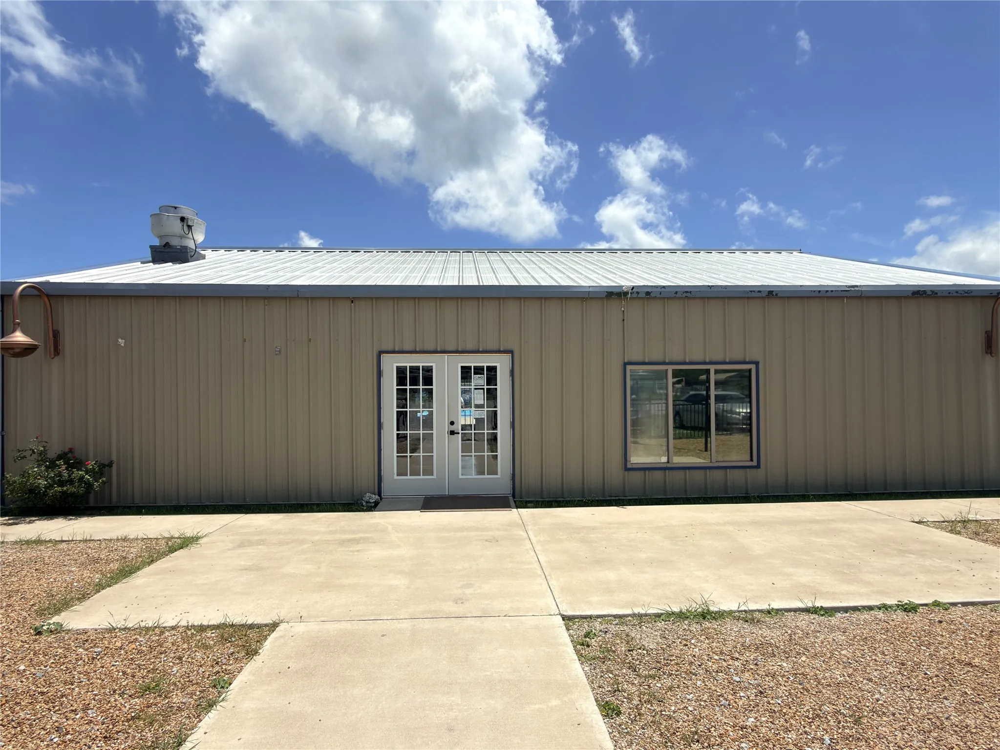 Business For Rent in Hunt County , 8806 Fm 751, Quinlan, Texas 75474, 0, 0, Garage spaces, 0 Sqft, built in 2012, Price $3,000, mls#21303799, Real Estate Agent in Quinlan, Homes For Rent in Hunt county, Homes For Rent in Quinlan, Realtor in Quinlan Texas, Real Estate Brokerage Independent Realty Texas, Luminita Cordes Realtor