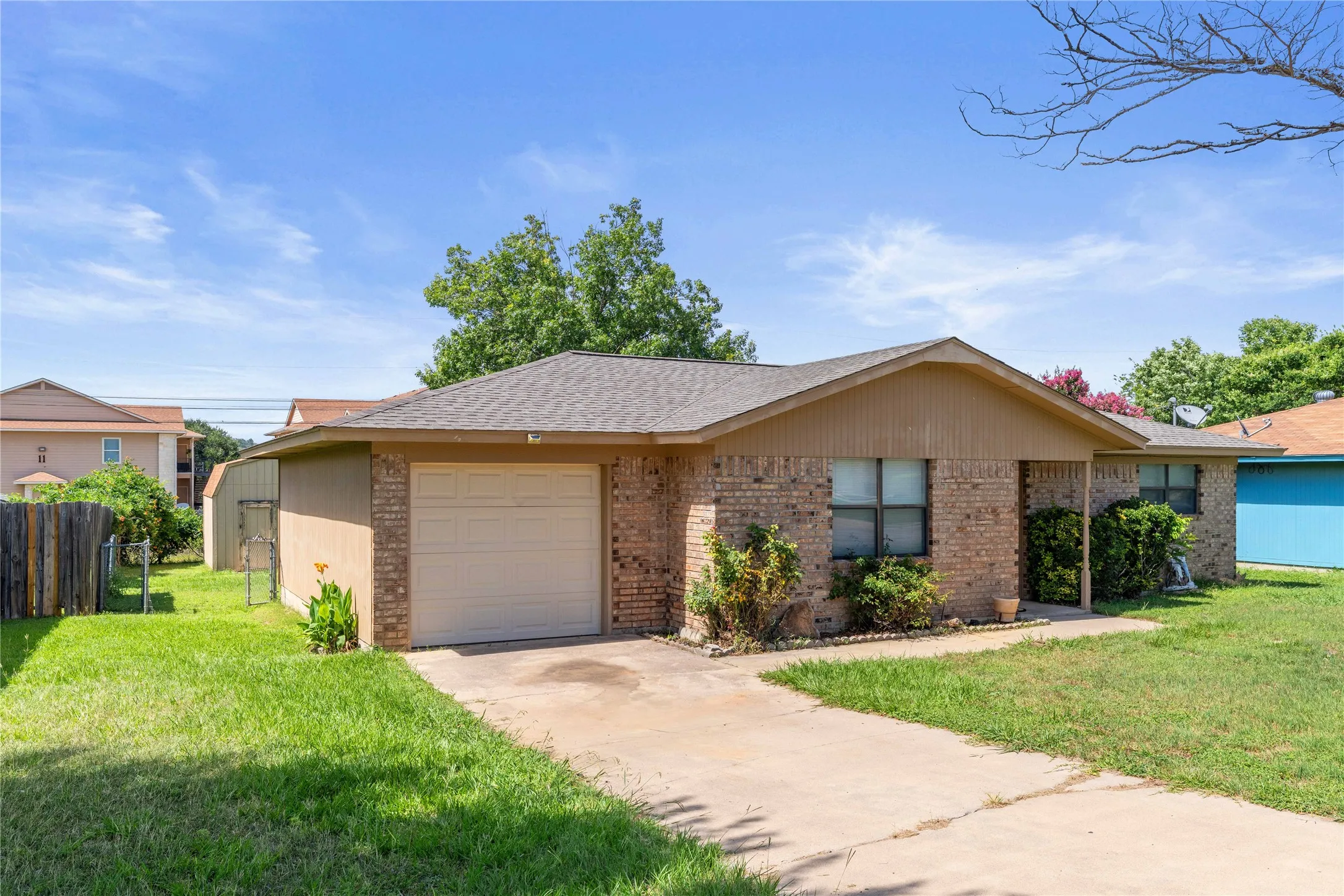 Single Family Residence For Sale in Brown County , 4405 Redbird Drive, Brownwood, Texas 76801, 2 Bedroom, 1 Bathroom, 1 Garage spaces, 1,059 Sqft, built in 1985, mls#21304274, Real Estate Agent in Brownwood, Homes For Sale in Brown county, Homes For Sale in Brownwood, Realtor in Brownwood Texas, Real Estate Brokerage Independent Realty Texas, Luminita Cordes Realtor