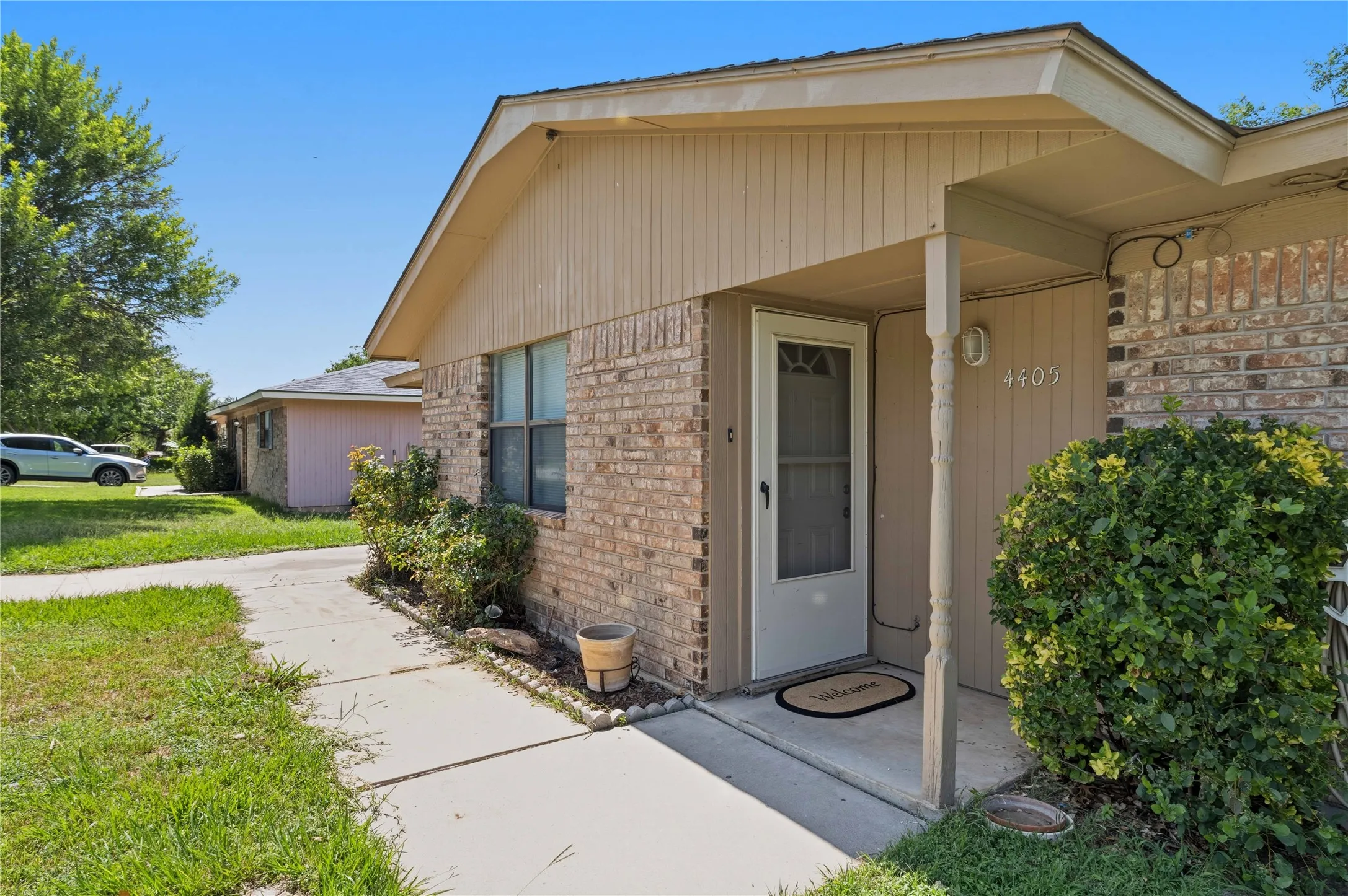 Single Family Residence For Sale in Brown County , 4405 Redbird Drive, Brownwood, Texas 76801, 2 Bedroom, 1 Bathroom, 1 Garage spaces, 1,059 Sqft, built in 1985, mls#21304274, Real Estate Agent in Brownwood, Homes For Sale in Brown county, Homes For Sale in Brownwood, Realtor in Brownwood Texas, Real Estate Brokerage Independent Realty Texas, Luminita Cordes Realtor
