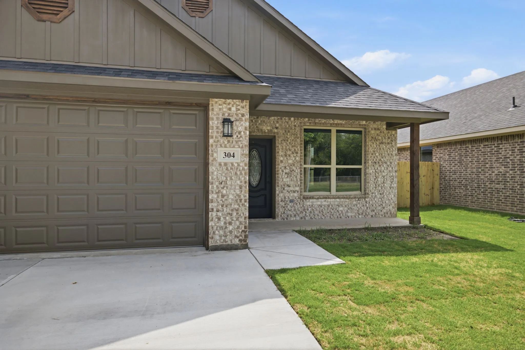 Single Family Residence For Sale in Johnson County , 304 Evans Street, Cleburne, Texas 76031, 3 Bedroom, 2 Bathroom, 2 Garage spaces, 1,440 Sqft, built in 2026, mls#21301369, Real Estate Agent in Cleburne, Homes For Sale in Johnson county, Homes For Sale in Cleburne, Realtor in Cleburne Texas, Real Estate Brokerage Independent Realty Texas, Luminita Cordes Realtor