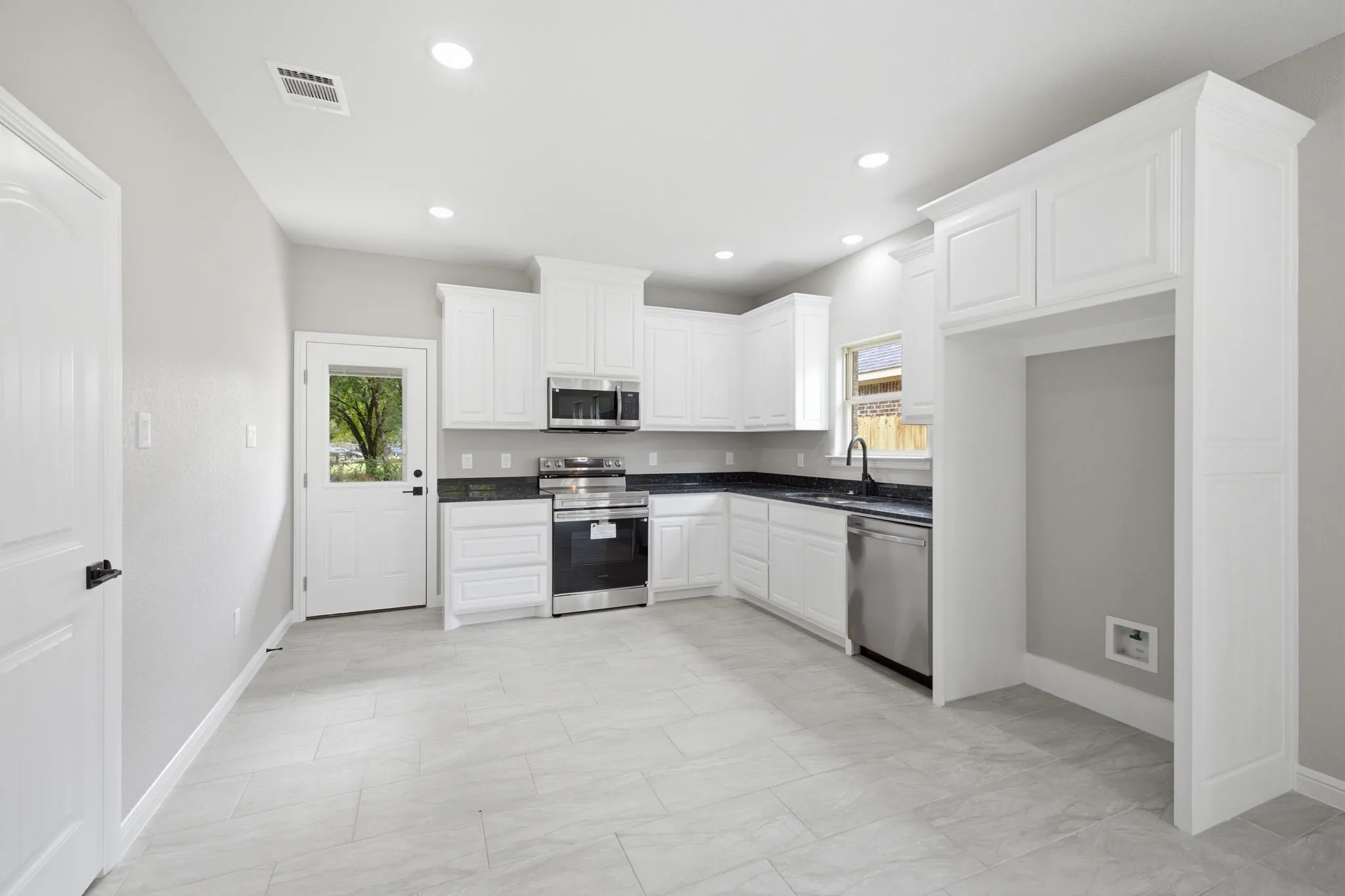 Single Family Residence For Sale in Johnson County , 304 Evans Street, Cleburne, Texas 76031, 3 Bedroom, 2 Bathroom, 2 Garage spaces, 1,440 Sqft, built in 2026, mls#21301369, Real Estate Agent in Cleburne, Homes For Sale in Johnson county, Homes For Sale in Cleburne, Realtor in Cleburne Texas, Real Estate Brokerage Independent Realty Texas, Luminita Cordes Realtor