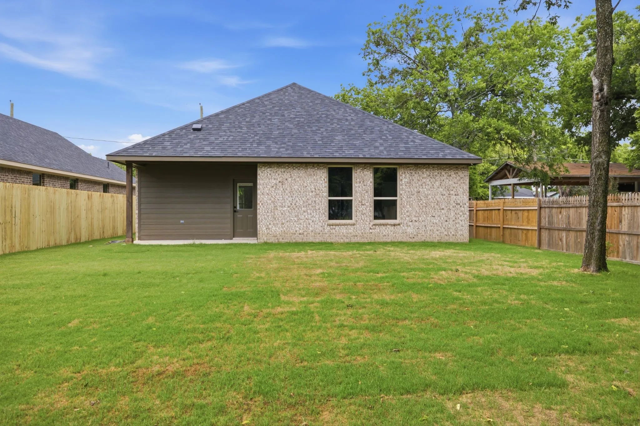Single Family Residence For Sale in Johnson County , 304 Evans Street, Cleburne, Texas 76031, 3 Bedroom, 2 Bathroom, 2 Garage spaces, 1,440 Sqft, built in 2026, mls#21301369, Real Estate Agent in Cleburne, Homes For Sale in Johnson county, Homes For Sale in Cleburne, Realtor in Cleburne Texas, Real Estate Brokerage Independent Realty Texas, Luminita Cordes Realtor