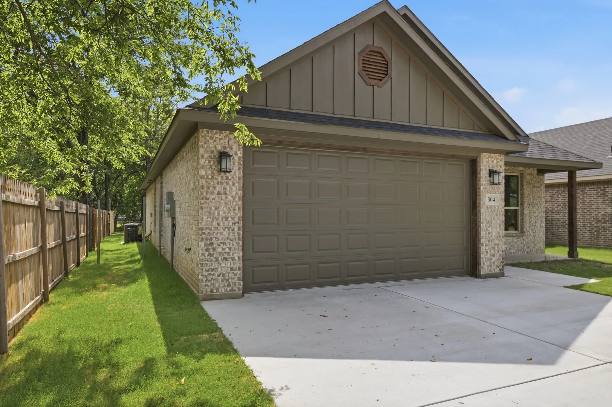 Single Family Residence For Sale in Johnson County , 304 Evans Street, Cleburne, Texas 76031, 3 Bedroom, 2 Bathroom, 2 Garage spaces, 1,440 Sqft, built in 2026, mls#21301369, Real Estate Agent in Cleburne, Homes For Sale in Johnson county, Homes For Sale in Cleburne, Realtor in Cleburne Texas, Real Estate Brokerage Independent Realty Texas, Luminita Cordes Realtor
