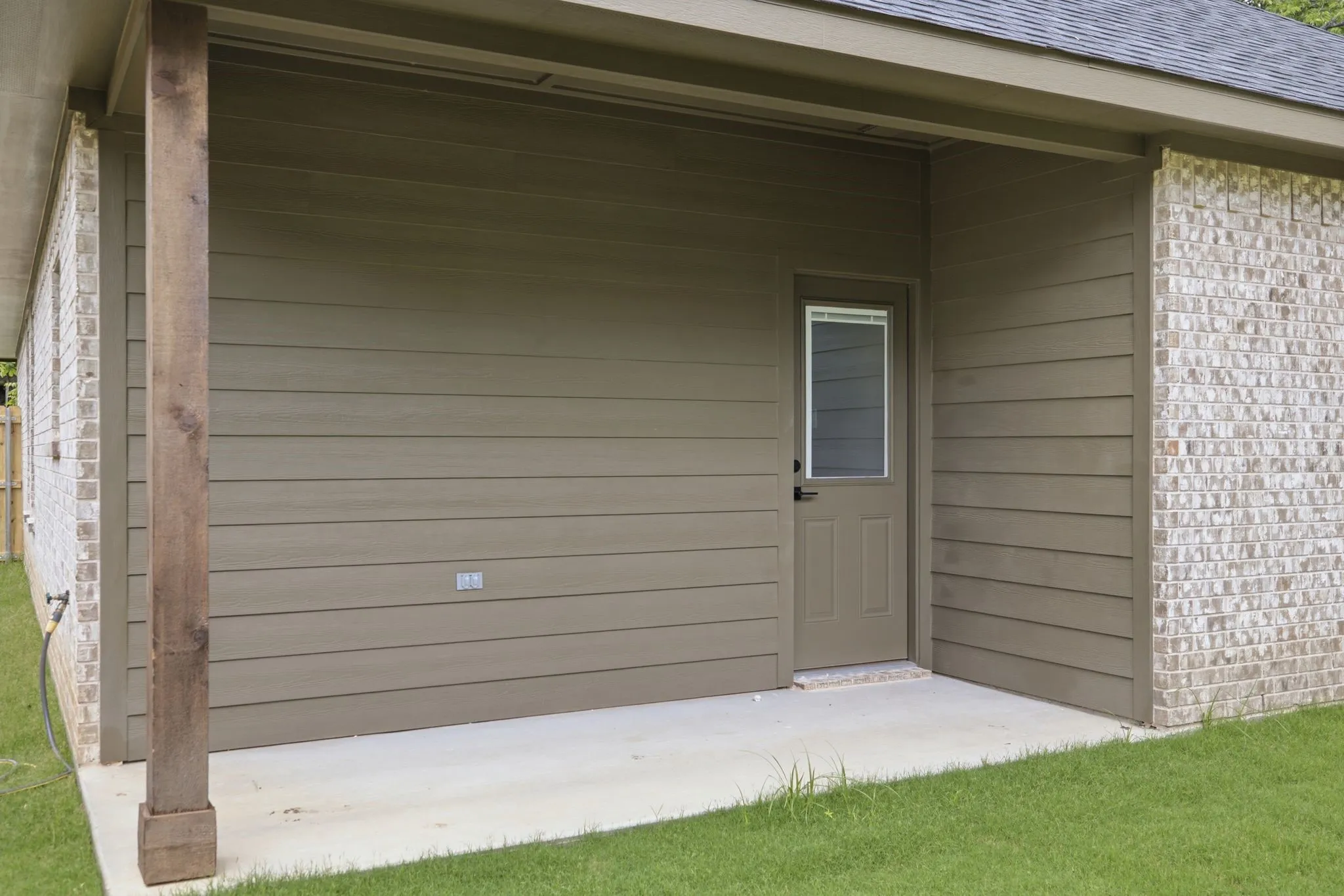 Single Family Residence For Sale in Johnson County , 304 Evans Street, Cleburne, Texas 76031, 3 Bedroom, 2 Bathroom, 2 Garage spaces, 1,440 Sqft, built in 2026, mls#21301369, Real Estate Agent in Cleburne, Homes For Sale in Johnson county, Homes For Sale in Cleburne, Realtor in Cleburne Texas, Real Estate Brokerage Independent Realty Texas, Luminita Cordes Realtor