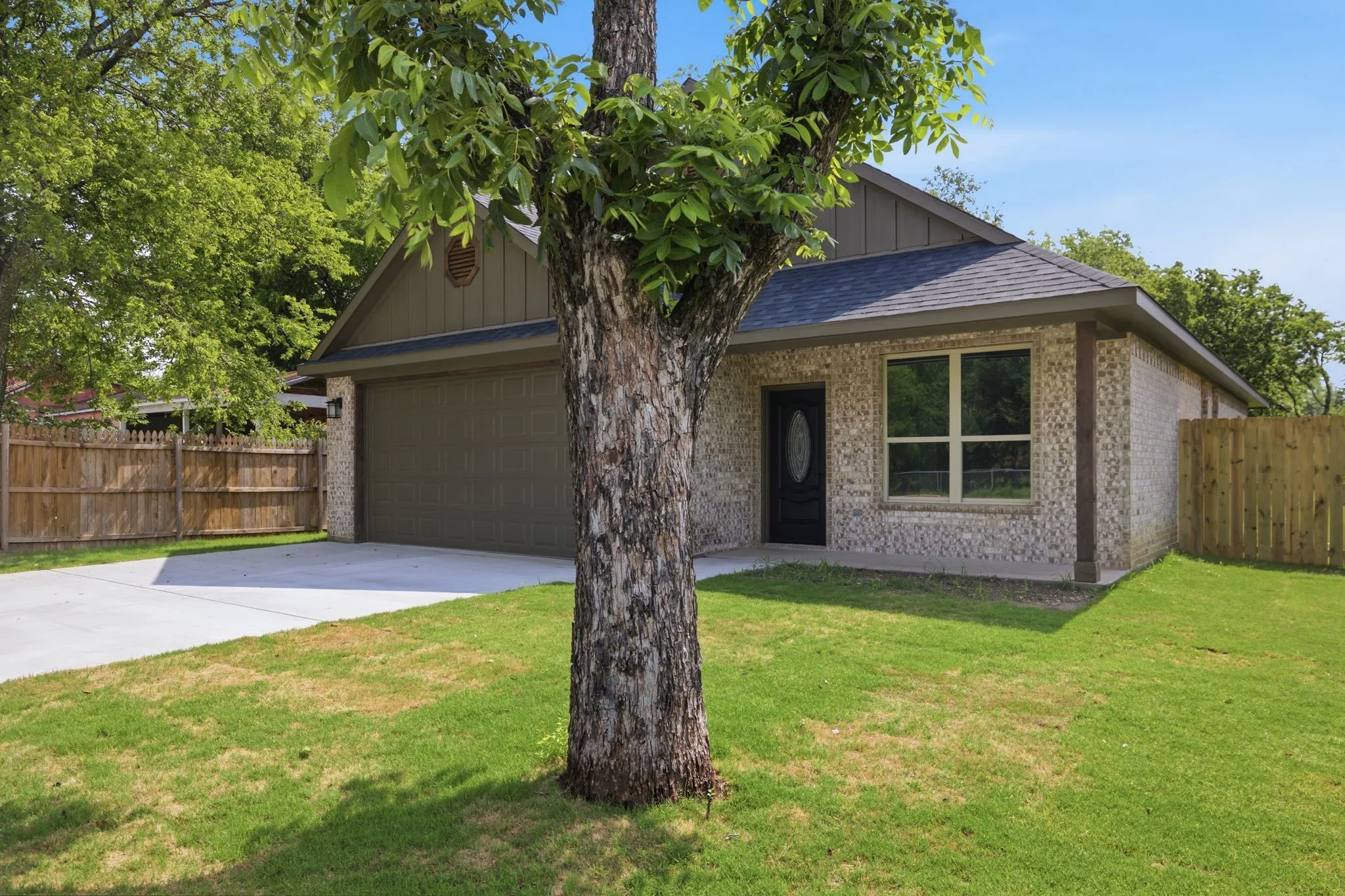 Single Family Residence For Sale in Johnson County , 304 Evans Street, Cleburne, Texas 76031, 3 Bedroom, 2 Bathroom, 2 Garage spaces, 1,440 Sqft, built in 2026, mls#21301369, Real Estate Agent in Cleburne, Homes For Sale in Johnson county, Homes For Sale in Cleburne, Realtor in Cleburne Texas, Real Estate Brokerage Independent Realty Texas, Luminita Cordes Realtor