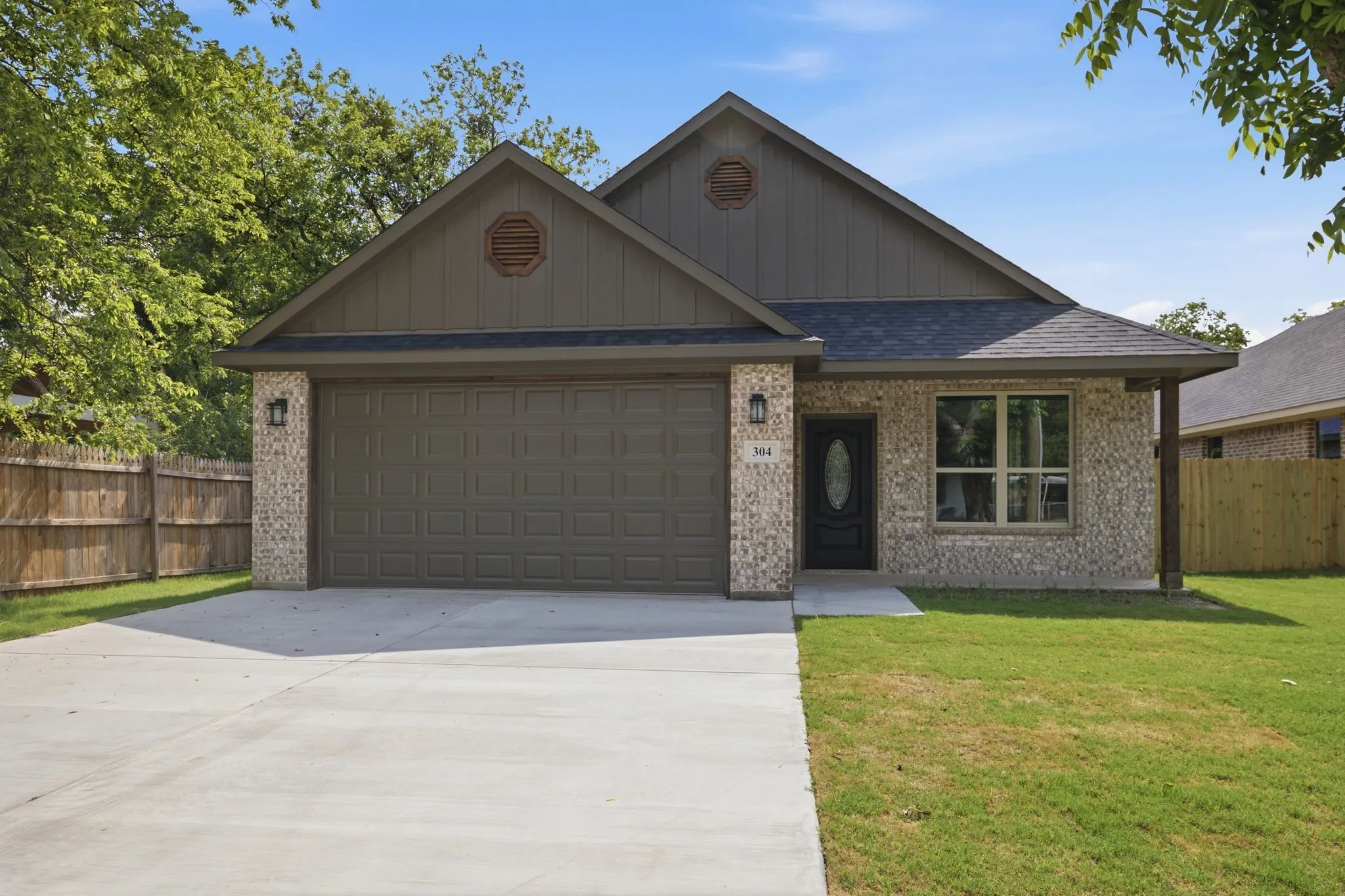 Single Family Residence For Sale in Johnson County , 304 Evans Street, Cleburne, Texas 76031, 3 Bedroom, 2 Bathroom, 2 Garage spaces, 1,440 Sqft, built in 2026, mls#21301369, Real Estate Agent in Cleburne, Homes For Sale in Johnson county, Homes For Sale in Cleburne, Realtor in Cleburne Texas, Real Estate Brokerage Independent Realty Texas, Luminita Cordes Realtor