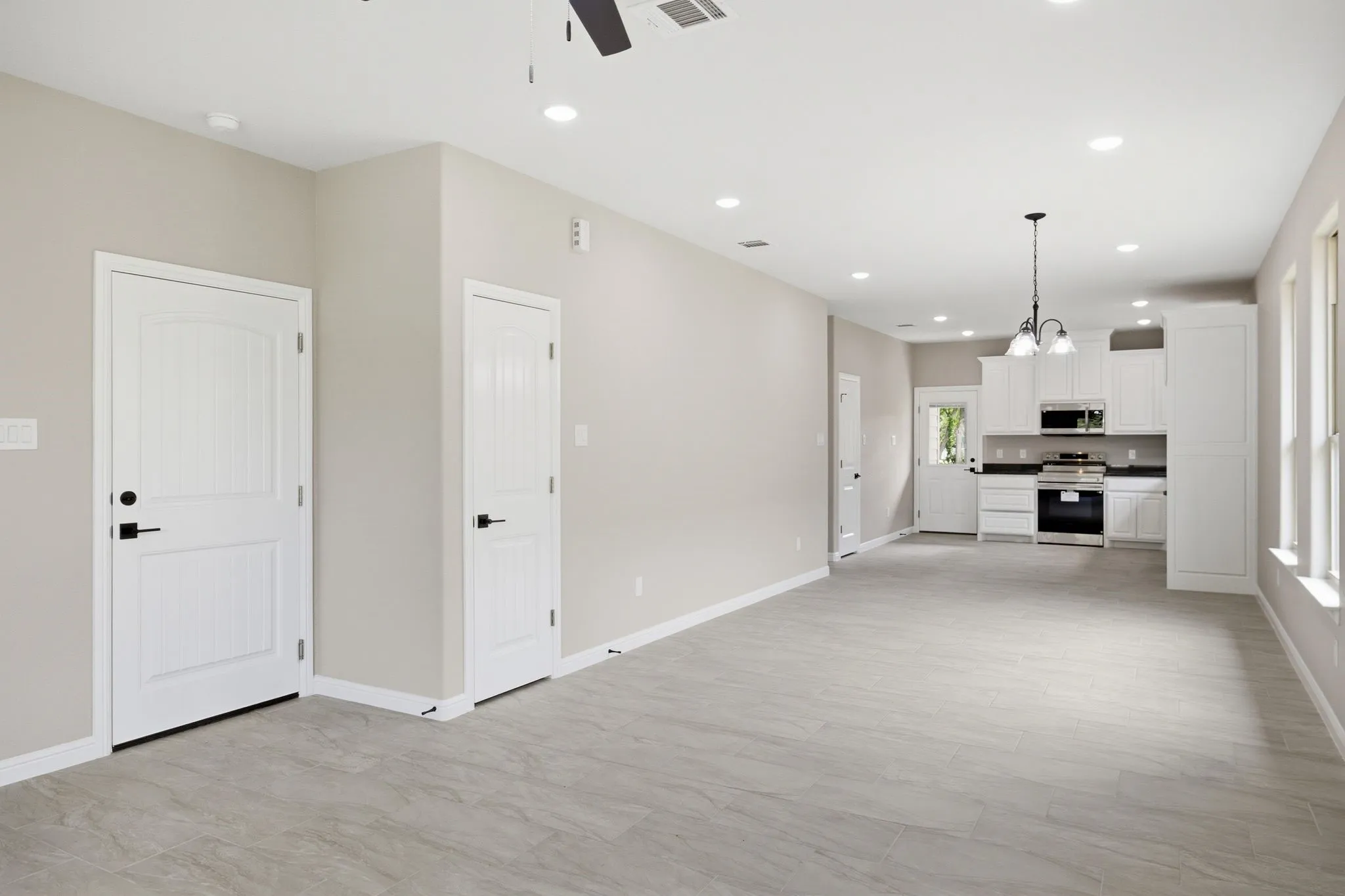 Single Family Residence For Sale in Johnson County , 304 Evans Street, Cleburne, Texas 76031, 3 Bedroom, 2 Bathroom, 2 Garage spaces, 1,440 Sqft, built in 2026, mls#21301369, Real Estate Agent in Cleburne, Homes For Sale in Johnson county, Homes For Sale in Cleburne, Realtor in Cleburne Texas, Real Estate Brokerage Independent Realty Texas, Luminita Cordes Realtor