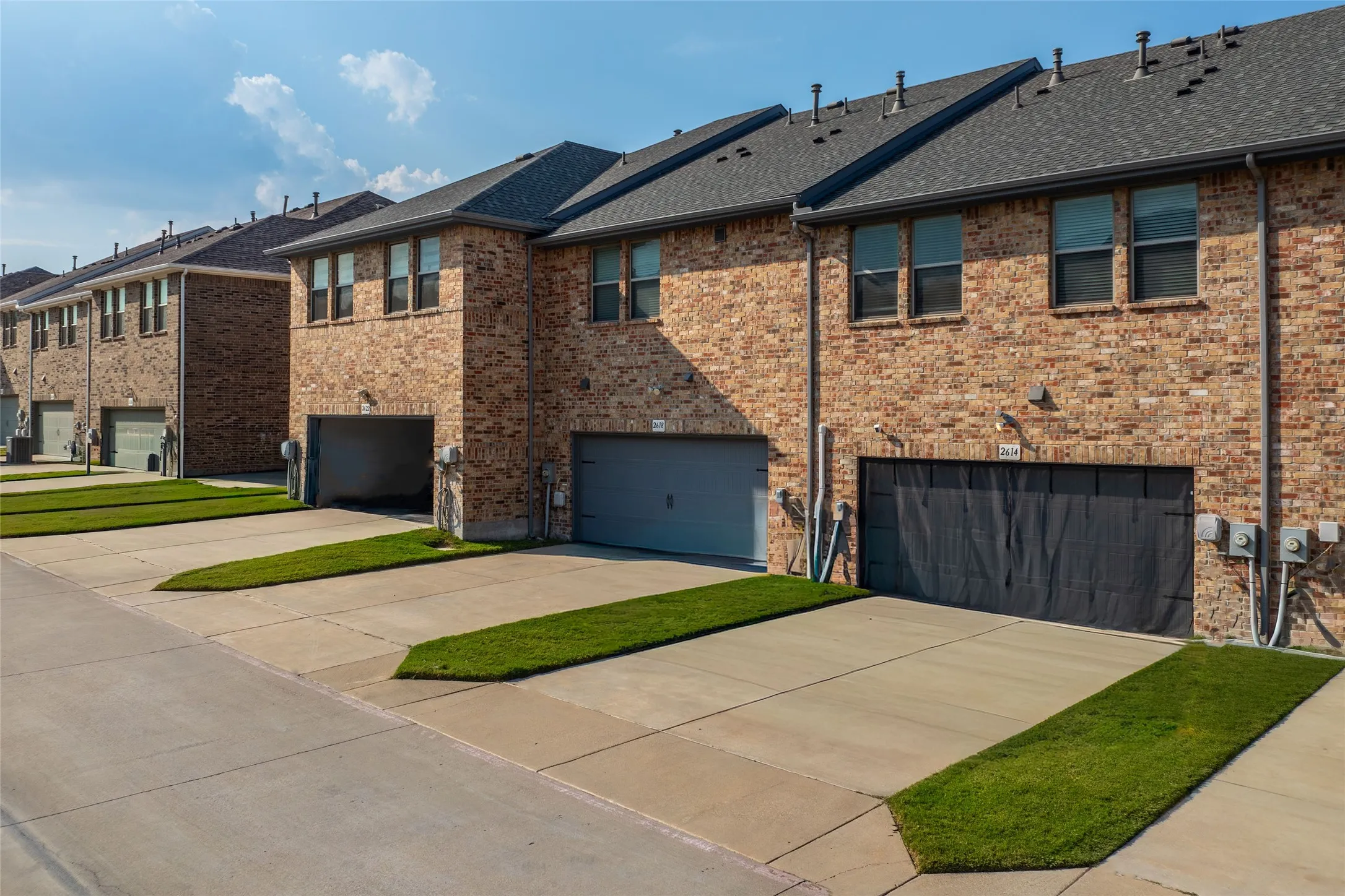 Single Family Residence For Sale in Dallas County , 2618 Dodson Street, Garland, Texas 75042, 2 Bedrooms, 3 Bathrooms, 2 Garage spaces, 1,514 Sqft, built in 2020, Price $315,949, mls#21304873, Real Estate Agent in Garland, Homes For Sale in Dallas county, Homes For Sale in Garland, Realtor in Garland Texas, Real Estate Brokerage Independent Realty Texas, Luminita Cordes Realtor