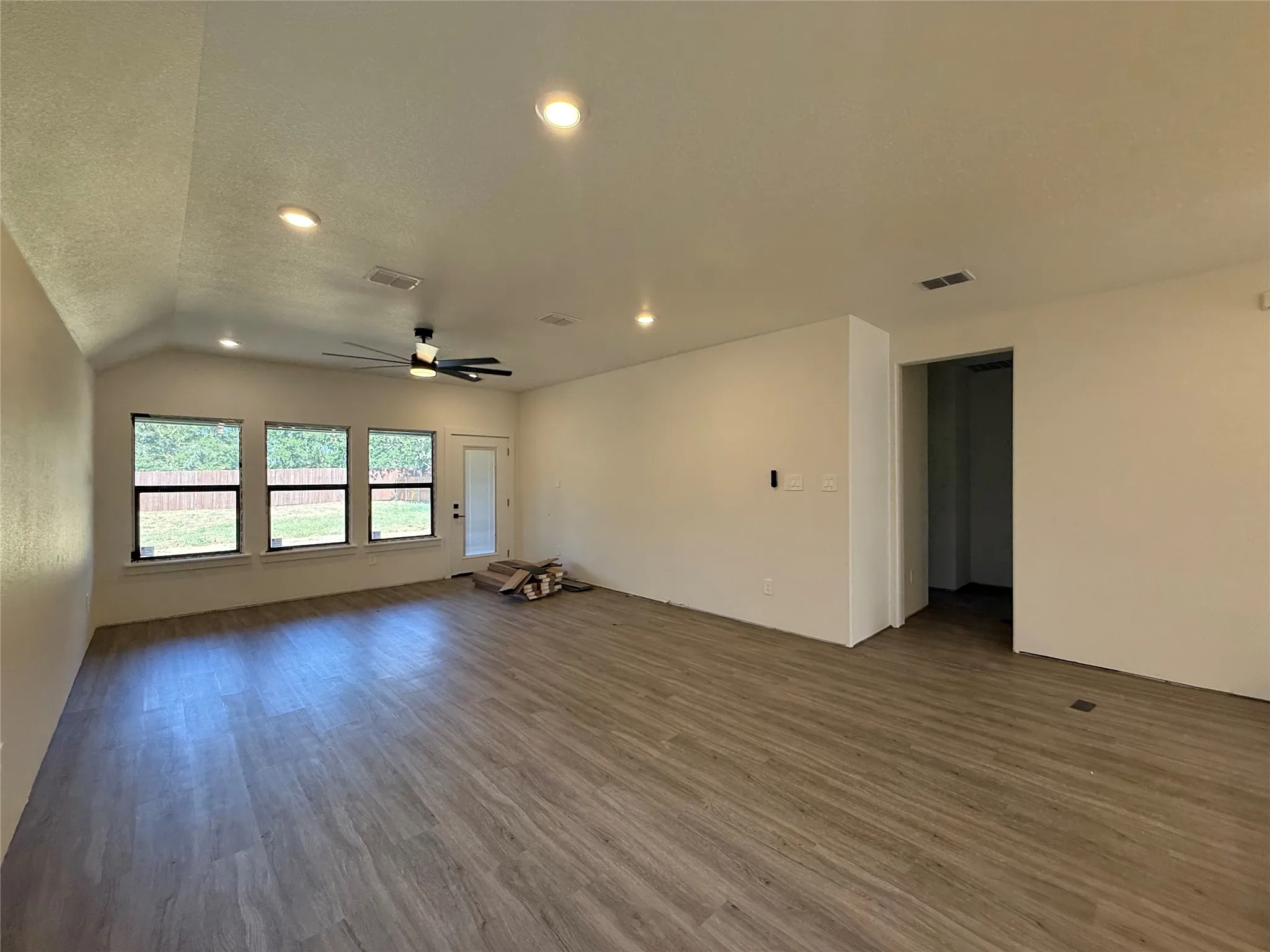 Single Family Residence For Sale in Parker County , 409 Smith Road, Springtown, Texas 76082, 3 Bedroom, 2 Bathroom, 2 Garage spaces, 1,763 Sqft, built in 2026, mls#21297244, Real Estate Agent in Springtown, Homes For Sale in Parker county, Homes For Sale in Springtown, Realtor in Springtown Texas, Real Estate Brokerage Independent Realty Texas, Luminita Cordes Realtor