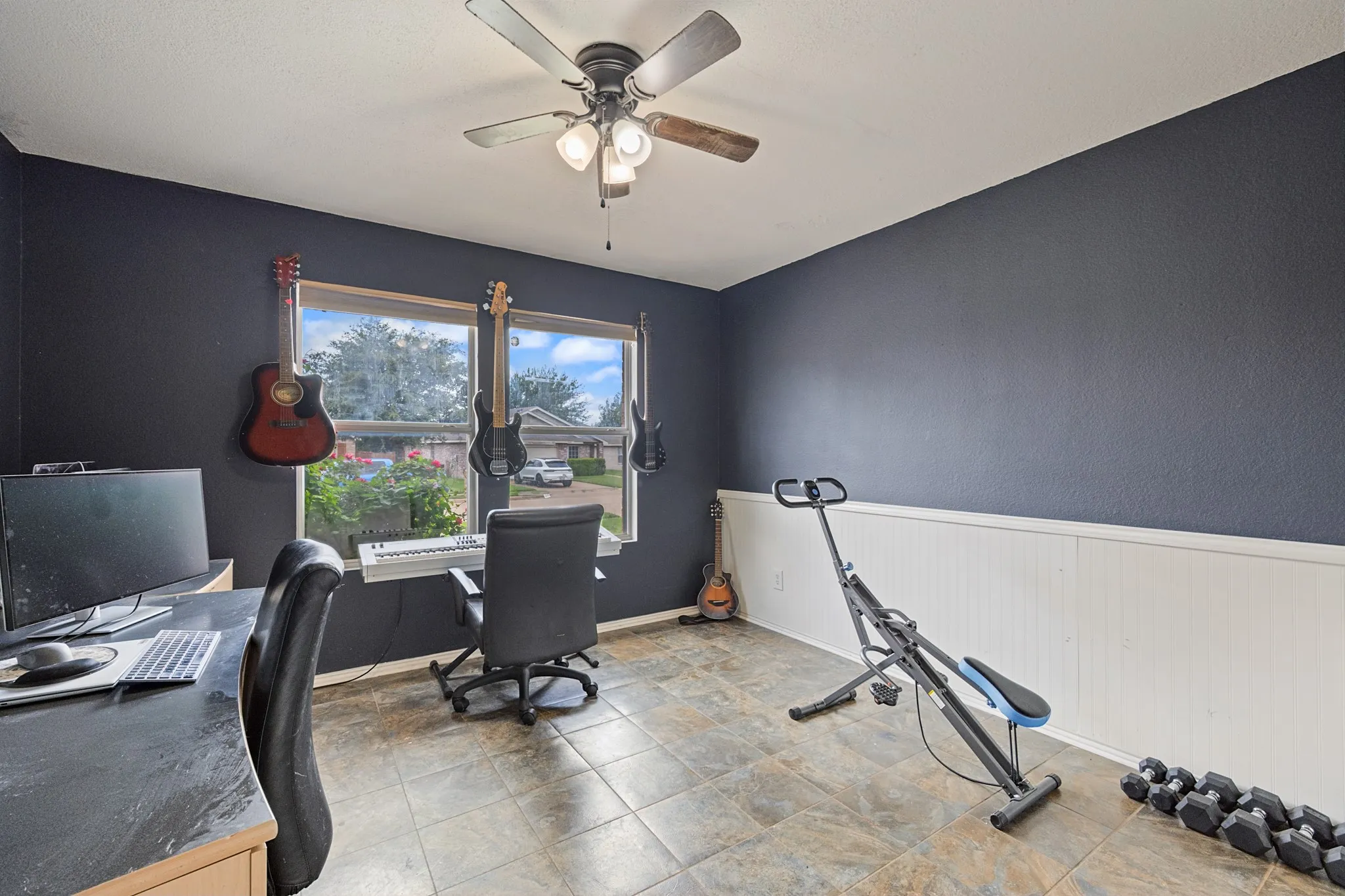 Single Family Residence For Sale in Tarrant County , 5600 Wiltshire Drive, Fort Worth, Texas 76135, 3 Bedroom, 2 Bathroom, 2 Garage spaces, 1,488 Sqft, built in 2001, mls#21304425, Real Estate Agent in Fort Worth, Homes For Sale in Tarrant county, Homes For Sale in Fort Worth, Realtor in Fort Worth Texas, Real Estate Brokerage Independent Realty Texas, Luminita Cordes Realtor