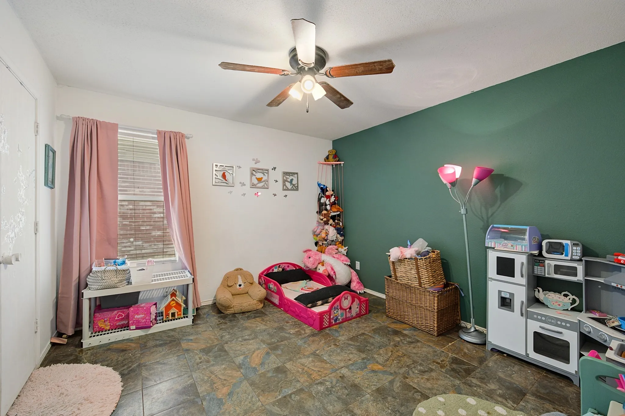 Single Family Residence For Sale in Tarrant County , 5600 Wiltshire Drive, Fort Worth, Texas 76135, 3 Bedroom, 2 Bathroom, 2 Garage spaces, 1,488 Sqft, built in 2001, mls#21304425, Real Estate Agent in Fort Worth, Homes For Sale in Tarrant county, Homes For Sale in Fort Worth, Realtor in Fort Worth Texas, Real Estate Brokerage Independent Realty Texas, Luminita Cordes Realtor