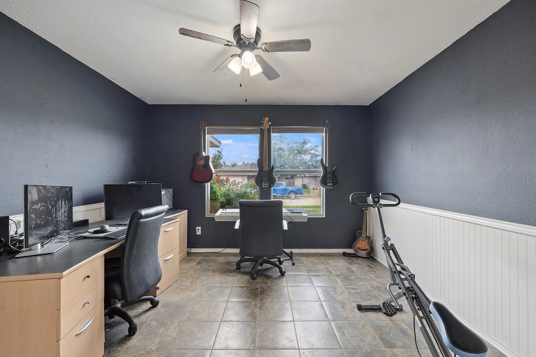 Single Family Residence For Sale in Tarrant County , 5600 Wiltshire Drive, Fort Worth, Texas 76135, 3 Bedroom, 2 Bathroom, 2 Garage spaces, 1,488 Sqft, built in 2001, mls#21304425, Real Estate Agent in Fort Worth, Homes For Sale in Tarrant county, Homes For Sale in Fort Worth, Realtor in Fort Worth Texas, Real Estate Brokerage Independent Realty Texas, Luminita Cordes Realtor