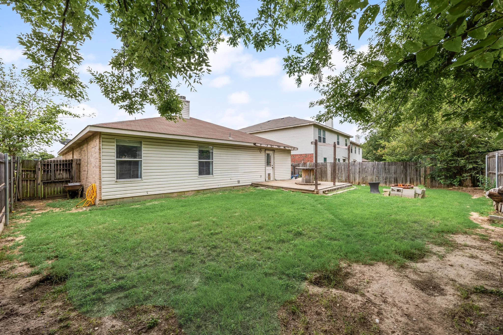 Single Family Residence For Sale in Tarrant County , 5600 Wiltshire Drive, Fort Worth, Texas 76135, 3 Bedroom, 2 Bathroom, 2 Garage spaces, 1,488 Sqft, built in 2001, mls#21304425, Real Estate Agent in Fort Worth, Homes For Sale in Tarrant county, Homes For Sale in Fort Worth, Realtor in Fort Worth Texas, Real Estate Brokerage Independent Realty Texas, Luminita Cordes Realtor