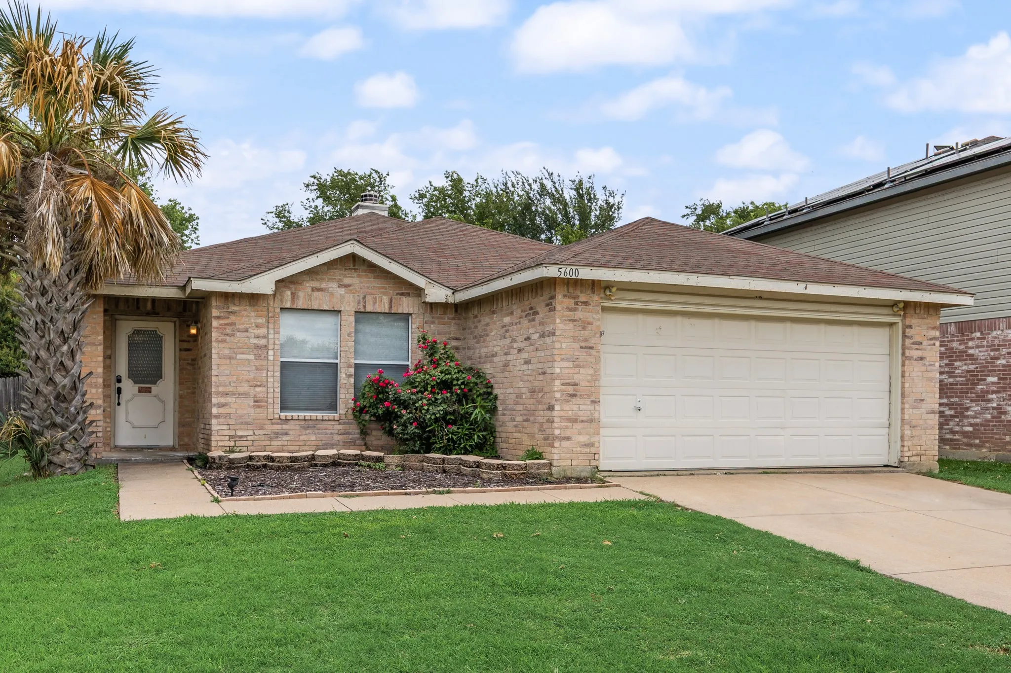 Single Family Residence For Sale in Tarrant County , 5600 Wiltshire Drive, Fort Worth, Texas 76135, 3 Bedroom, 2 Bathroom, 2 Garage spaces, 1,488 Sqft, built in 2001, mls#21304425, Real Estate Agent in Fort Worth, Homes For Sale in Tarrant county, Homes For Sale in Fort Worth, Realtor in Fort Worth Texas, Real Estate Brokerage Independent Realty Texas, Luminita Cordes Realtor