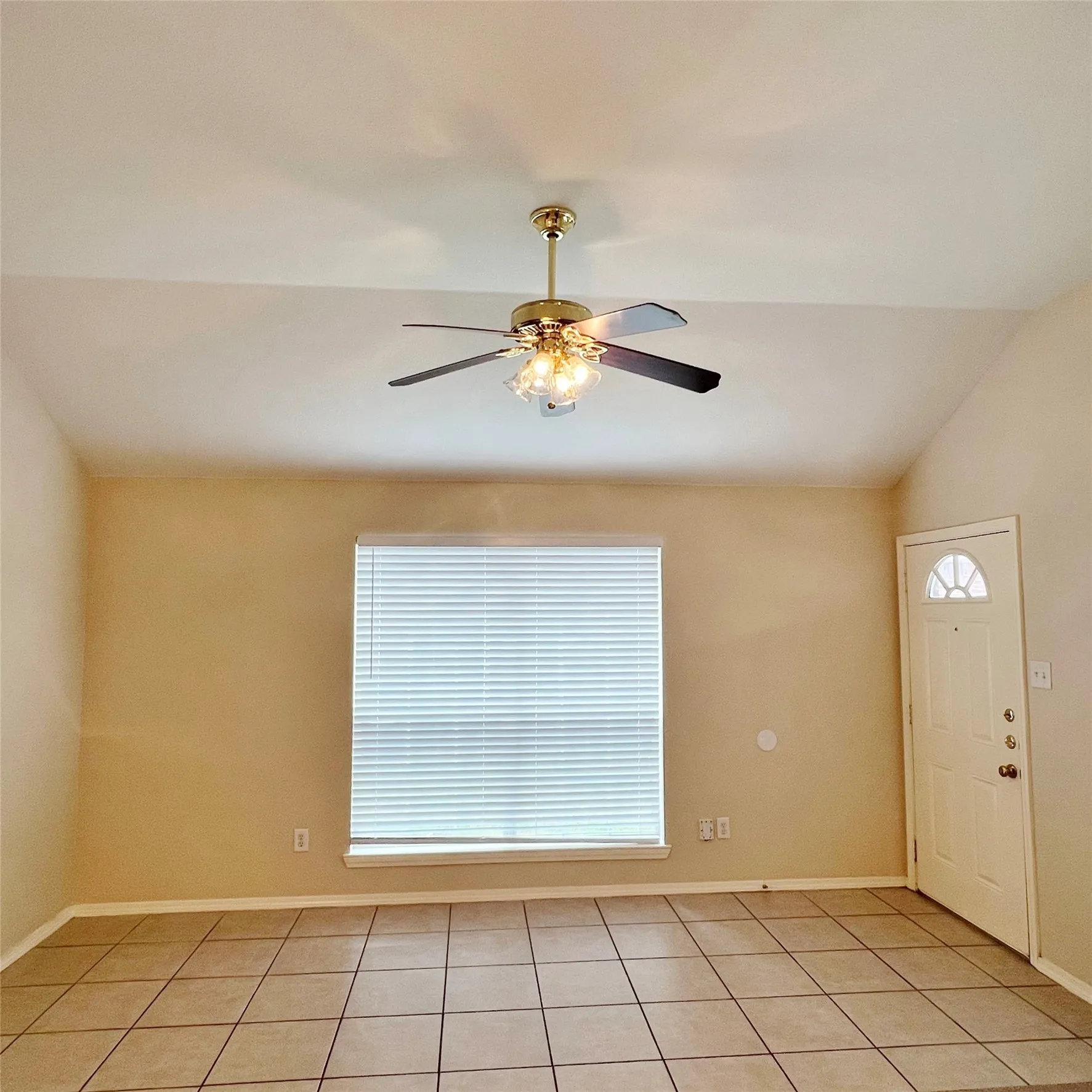 Duplex For Rent in Tarrant County , 7811 Novella Drive, Fort Worth, Texas 76134, 3 Bedroom, 2 Bathroom, 1 Garage spaces, 1,055 Sqft, built in 2006, mls#21304892, Real Estate Agent in Fort Worth, Homes For Rent in Tarrant county, Homes For Rent in Fort Worth, Realtor in Fort Worth Texas, Real Estate Brokerage Independent Realty Texas, Luminita Cordes Realtor