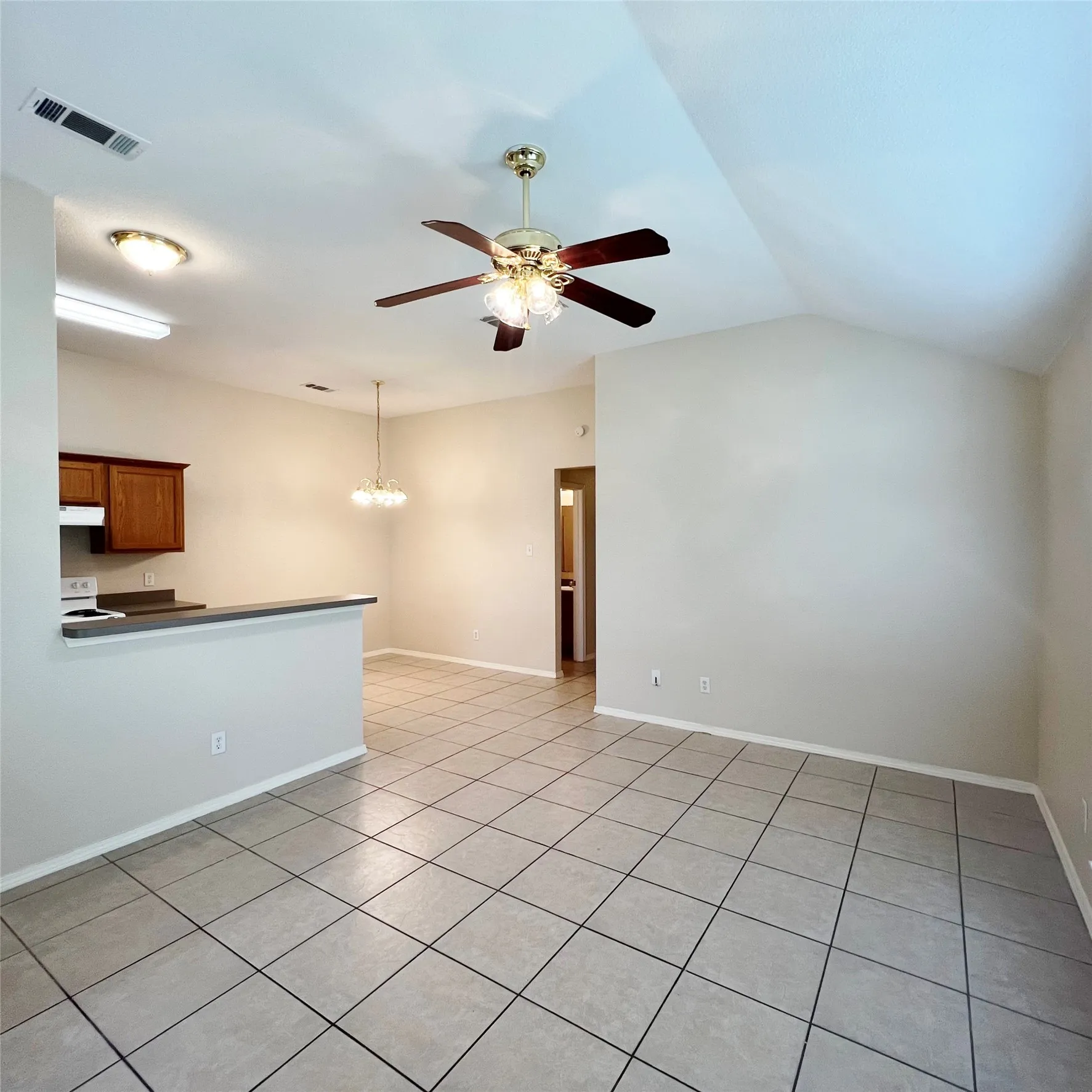 Duplex For Rent in Tarrant County , 7811 Novella Drive, Fort Worth, Texas 76134, 3 Bedroom, 2 Bathroom, 1 Garage spaces, 1,055 Sqft, built in 2006, mls#21304892, Real Estate Agent in Fort Worth, Homes For Rent in Tarrant county, Homes For Rent in Fort Worth, Realtor in Fort Worth Texas, Real Estate Brokerage Independent Realty Texas, Luminita Cordes Realtor