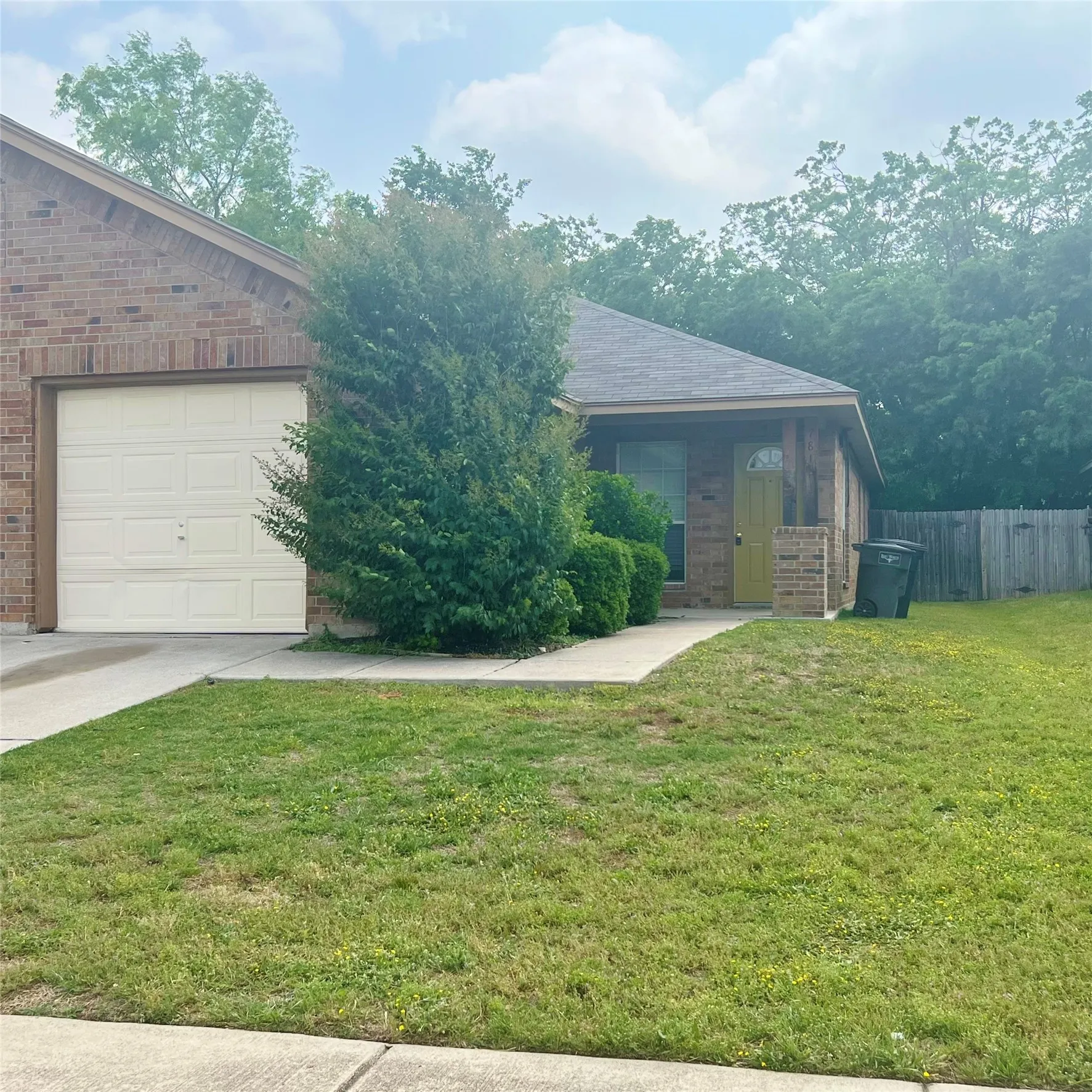 Duplex For Rent in Tarrant County , 7811 Novella Drive, Fort Worth, Texas 76134, 3 Bedroom, 2 Bathroom, 1 Garage spaces, 1,055 Sqft, built in 2006, mls#21304892, Real Estate Agent in Fort Worth, Homes For Rent in Tarrant county, Homes For Rent in Fort Worth, Realtor in Fort Worth Texas, Real Estate Brokerage Independent Realty Texas, Luminita Cordes Realtor