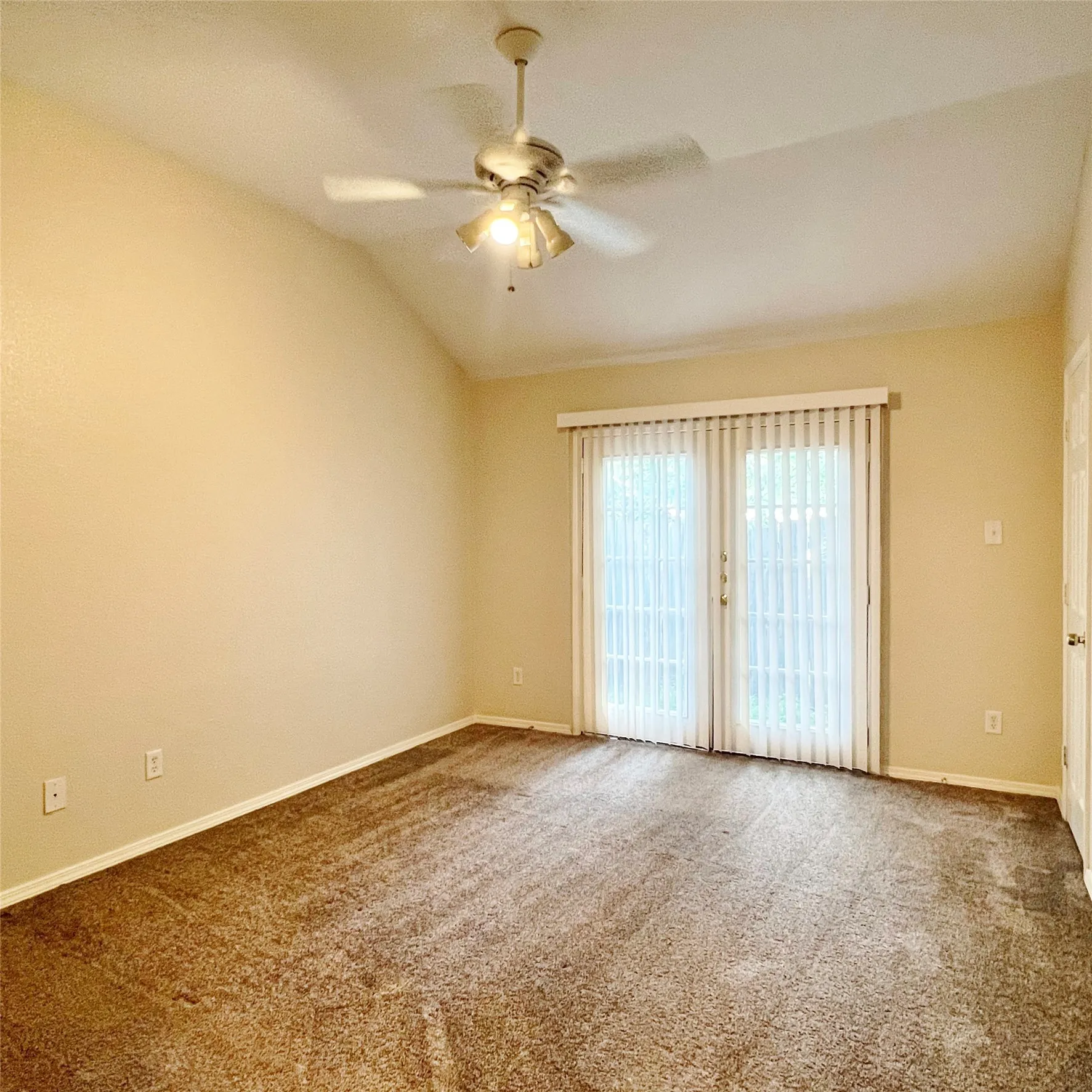 Duplex For Rent in Tarrant County , 7811 Novella Drive, Fort Worth, Texas 76134, 3 Bedroom, 2 Bathroom, 1 Garage spaces, 1,055 Sqft, built in 2006, mls#21304892, Real Estate Agent in Fort Worth, Homes For Rent in Tarrant county, Homes For Rent in Fort Worth, Realtor in Fort Worth Texas, Real Estate Brokerage Independent Realty Texas, Luminita Cordes Realtor